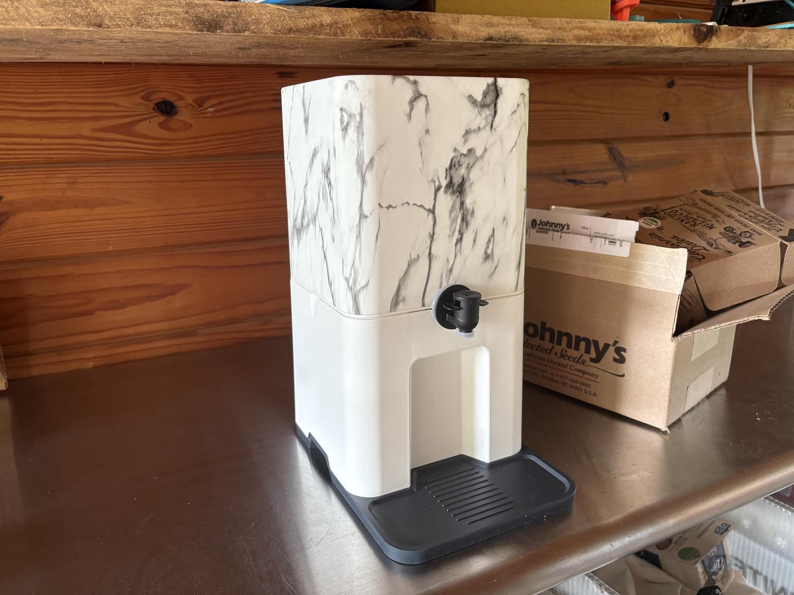 Bebly Box Drink Dispenser and Wine Dispenser | Walnut Design | Insulated - No Sweating - No Watered Down Drinks - Simple - Stylish - Mess Free Beverage Dispenser | Includes Freezable, Reusable 3L Bag customer photo 1