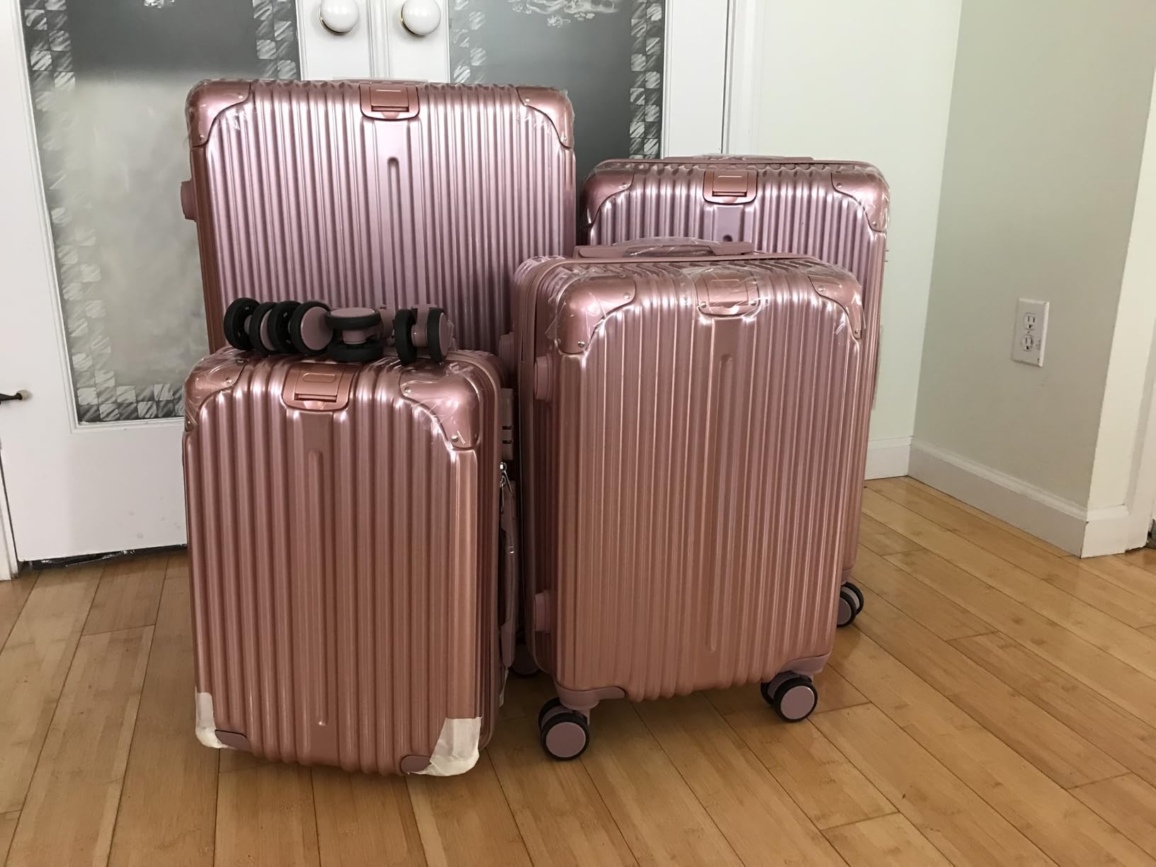 Apelila 4 Piece Luggage Sets for Travel, Hardshell Suitcase with Spinner Wheels (18/20/24/28 Inch), Lightweight Carry On & Checked Luggage for Family Vacation customer photo 1