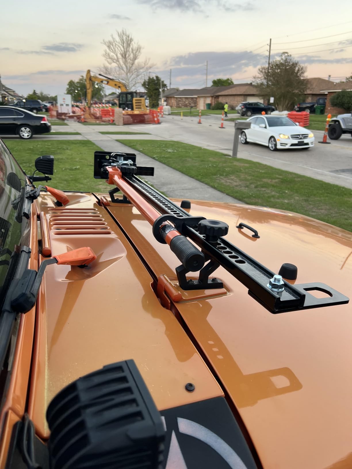 VEVOR Farm Jack 48 inch Utility High Lift, 7000 lbs Capacity Ratcheting Off Road Jeep Jack for Tractor, Truck, SUV, Bumper Lift, Orange customer photo 1
