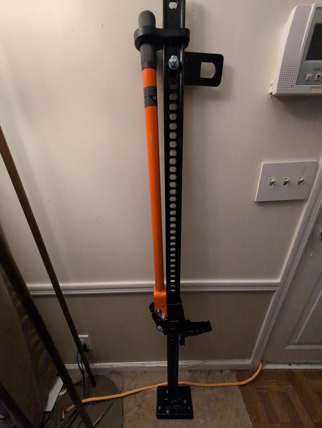 VEVOR Farm Jack 48 inch Utility High Lift, 7000 lbs Capacity Ratcheting Off Road Jeep Jack for Tractor, Truck, SUV, Bumper Lift, Orange customer photo 2