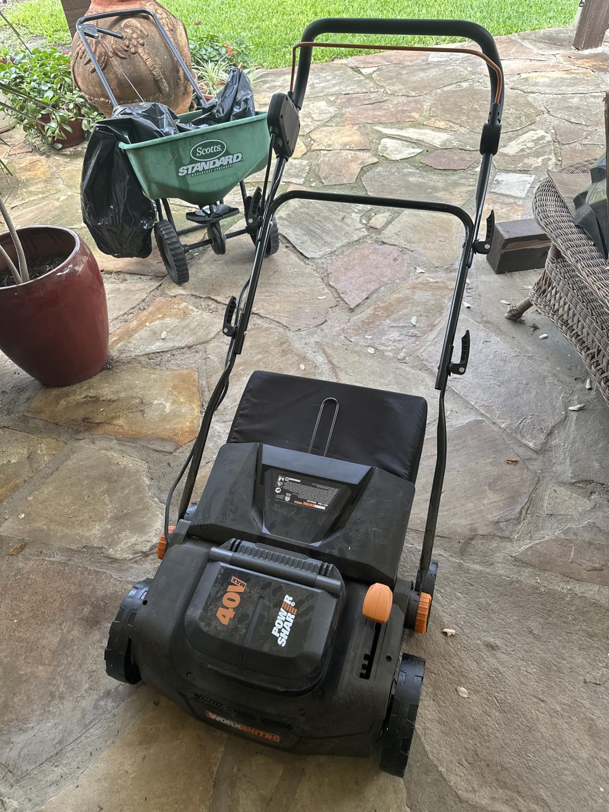 Worx 40V Cordless Lawn Dethatcher, 2 in 1 Dethatcher & Scarifier with Brushless Motor, Electric Dethatcher Removes Deep Thatch & Improves Grass Health, 2 x 4.0 Ah Batteries & Charger Included, WG855 customer photo 1