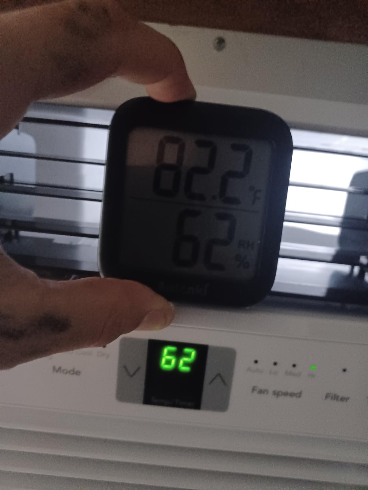 Frigidaire 12,000 BTU Window Air Conditioner with Remote Control, Cools Up to 550 Sq. Ft., Quiet Operation, Eco Mode, 3 Fan Speeds, Auto Restart, White customer photo 2