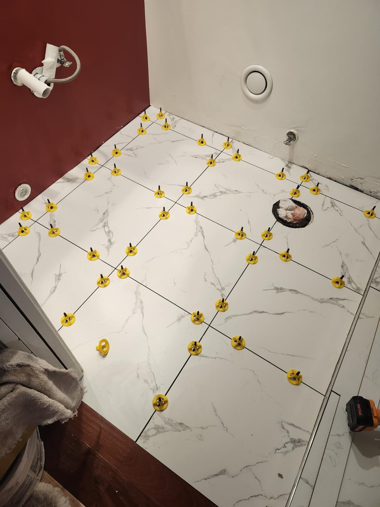 Tile Leveling System 1/8