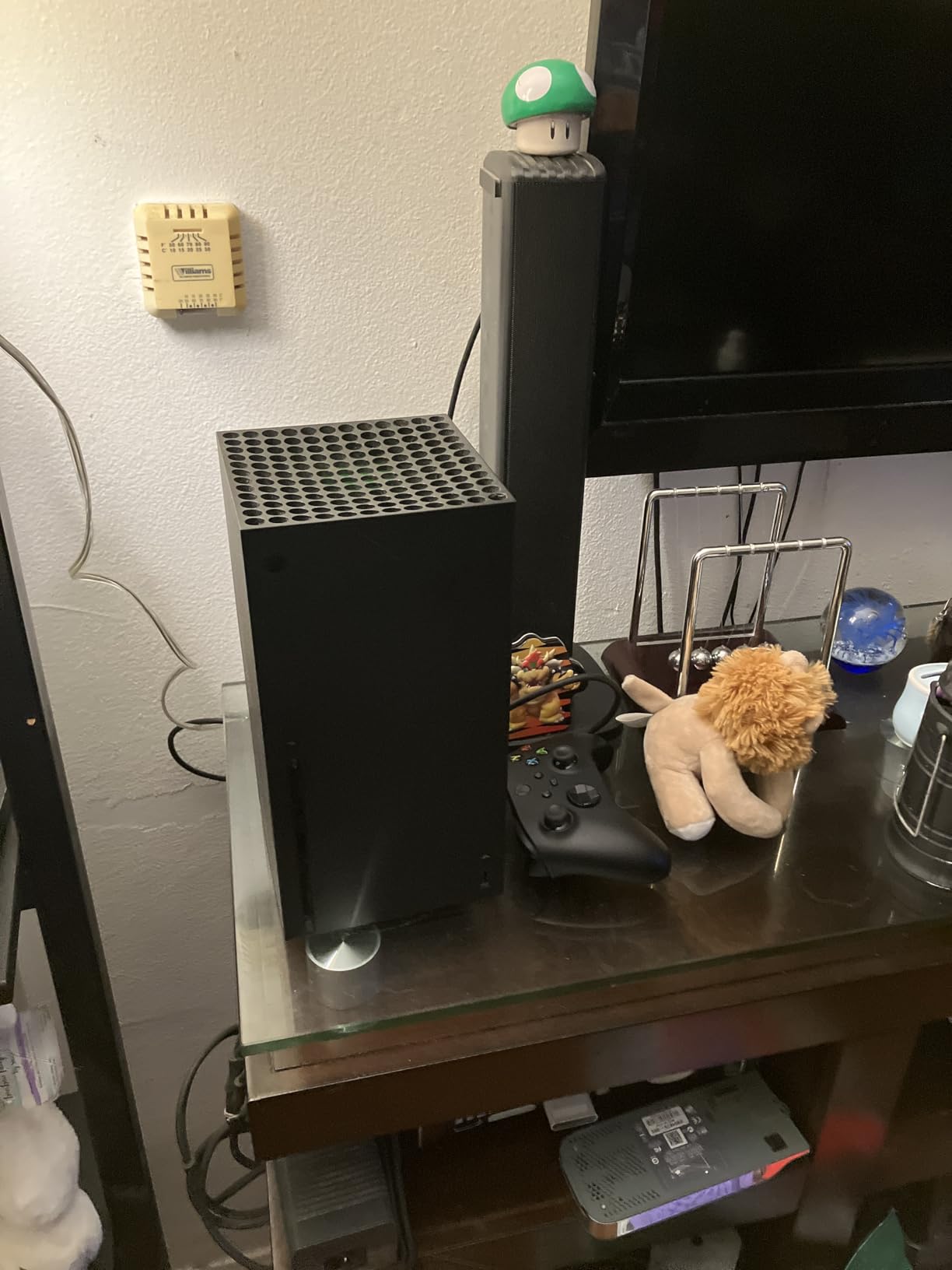 Xbox Series X Console (Renewed) - 1TB customer photo 2