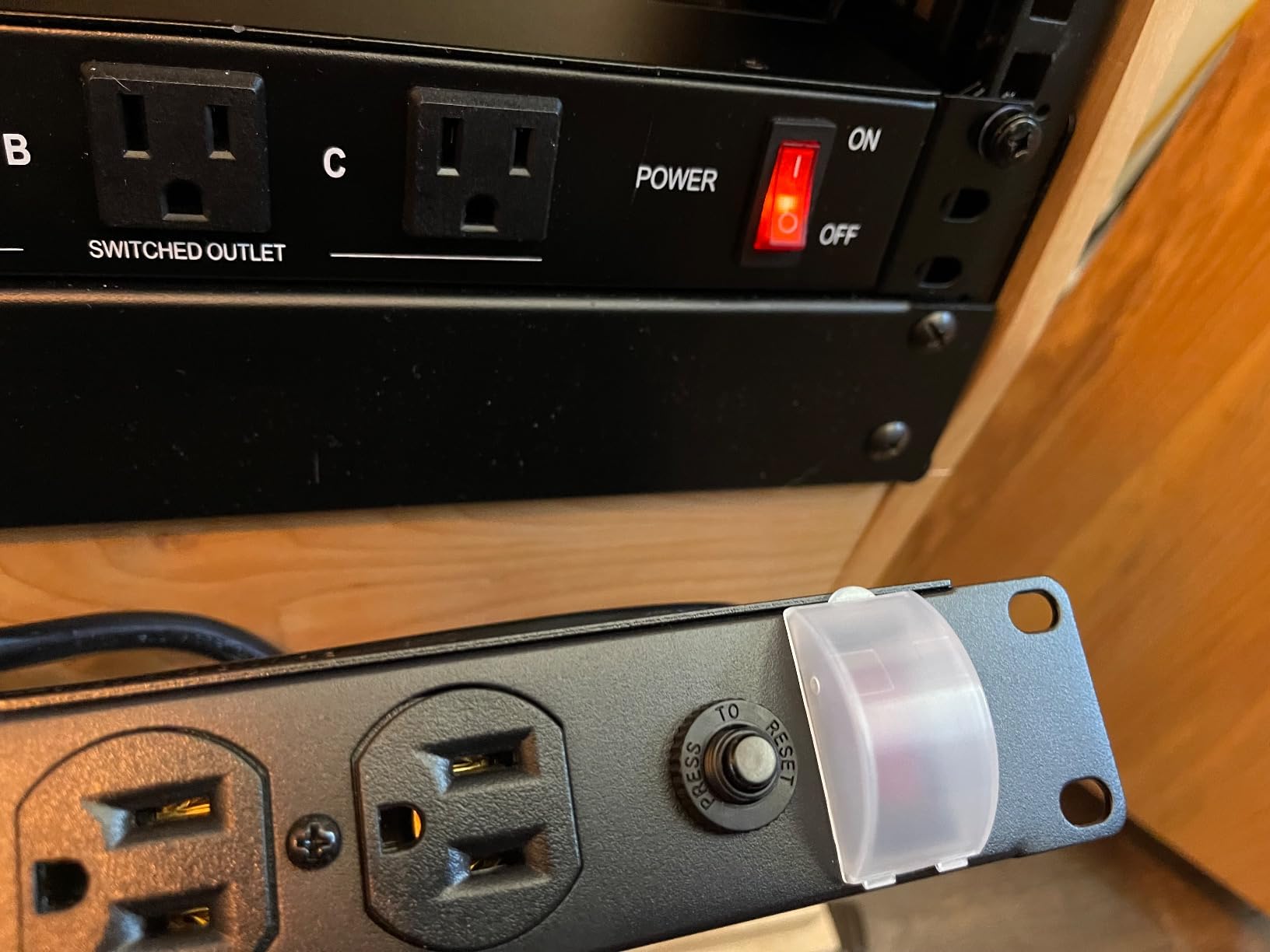 Tecmojo 1U Rack Mount 19 Outlet PDU Power Distribution Unit Circuit Breaker fits 19-inch AV/Network/Server Cabinet/Closet/Enclosure customer photo 1