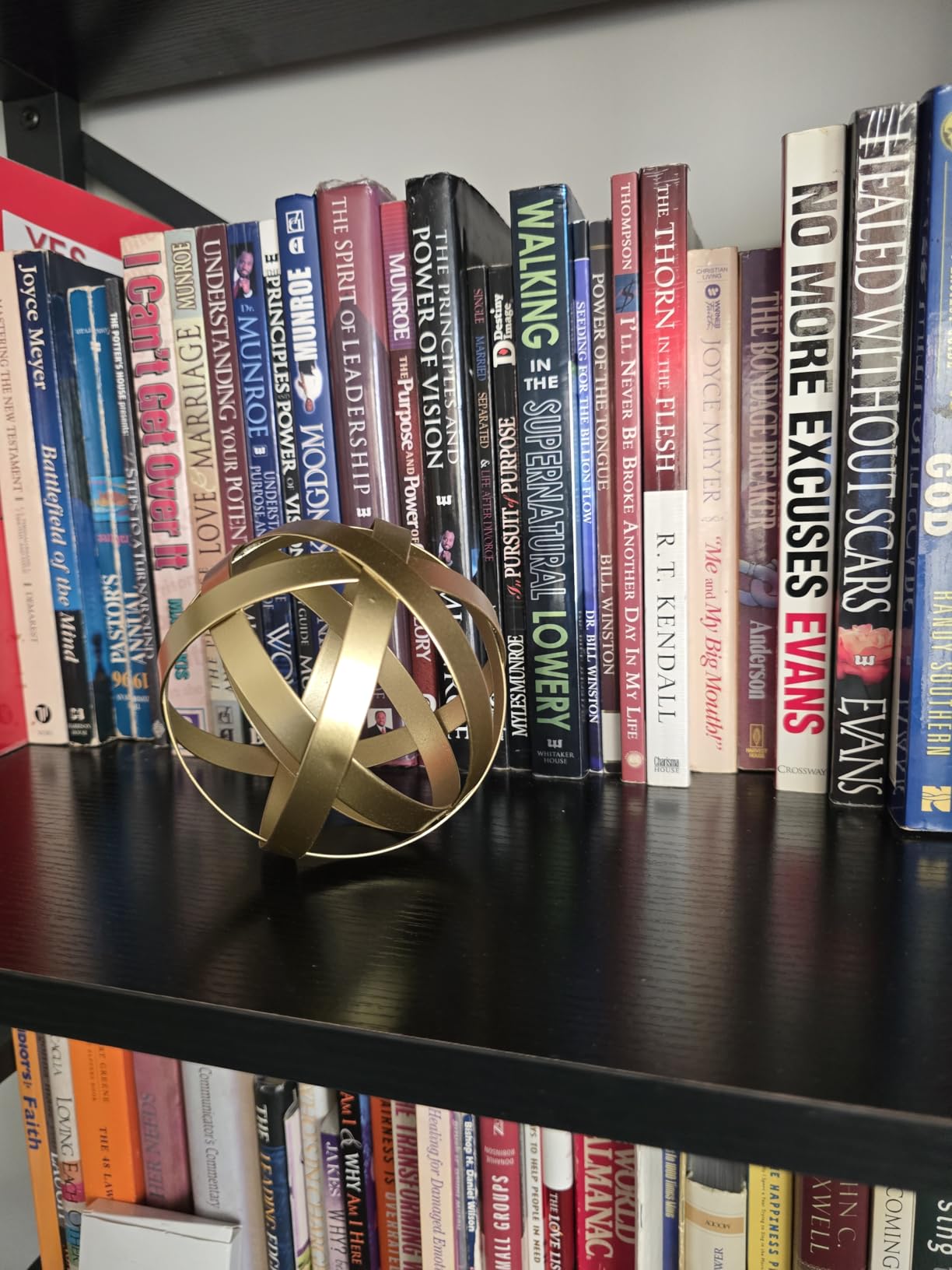 Gold Decor for Living Room Bedroom Bookshelf Coffee Table, Modern Style Figurine Decorative Ornaments Home Decor for Shelves (4.5