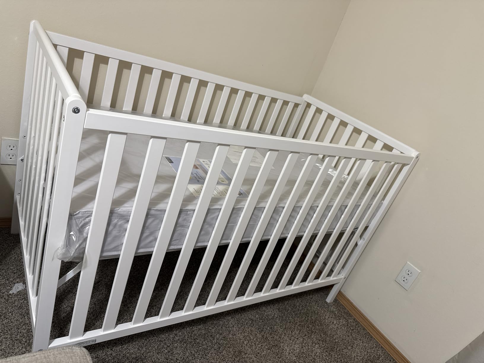 Delta Children Heartland 4-in-1 Convertible Crib, Black customer photo 1