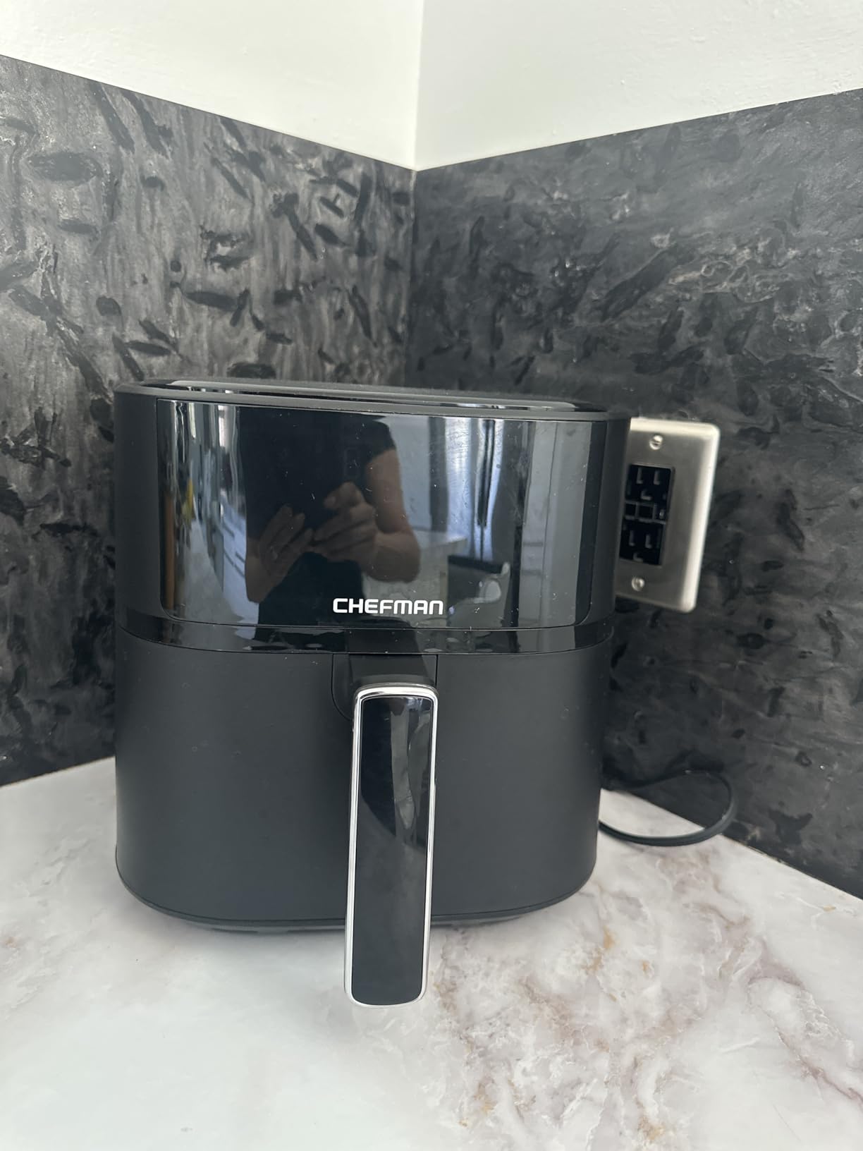 Chefman Air Fryer 6 QT Compact Airfryer, Hi-Fry Technology for Extra Crisp, Touchscreen Controls with 4 Presets, Nonstick & Dishwasher Safe Basket - Black customer photo 1