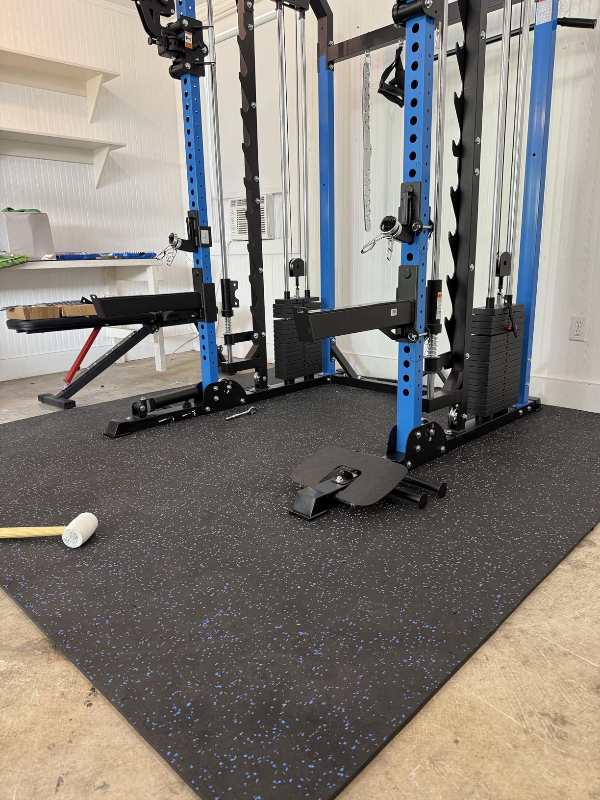 SUPERJARE 0.56'' Thick 24 Pcs 96 Sq Ft Rubber Top Exercise Equipment Mats, High Density EVA Foam Mats with Rubber Top, Interlocking Gym Flooring for Home Gym, Protective Workout Mat, Black customer photo 1