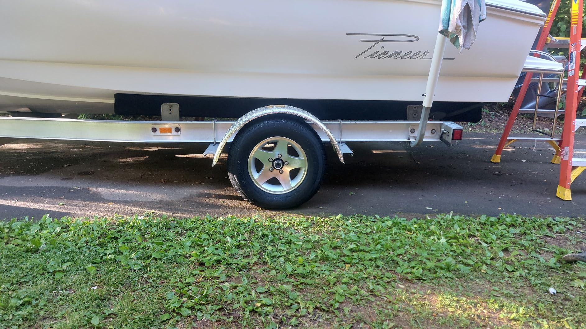 Tie Down Trailer Fenders Single Axle - Diamond Plated, Made in USA - Aluminum Trailer Fender - for 13-16 Wheels (Requires 14.88 Overall Tire Diameter) - 33.74 L x 9 W x 14.88 H (2 Fenders) customer photo 1
