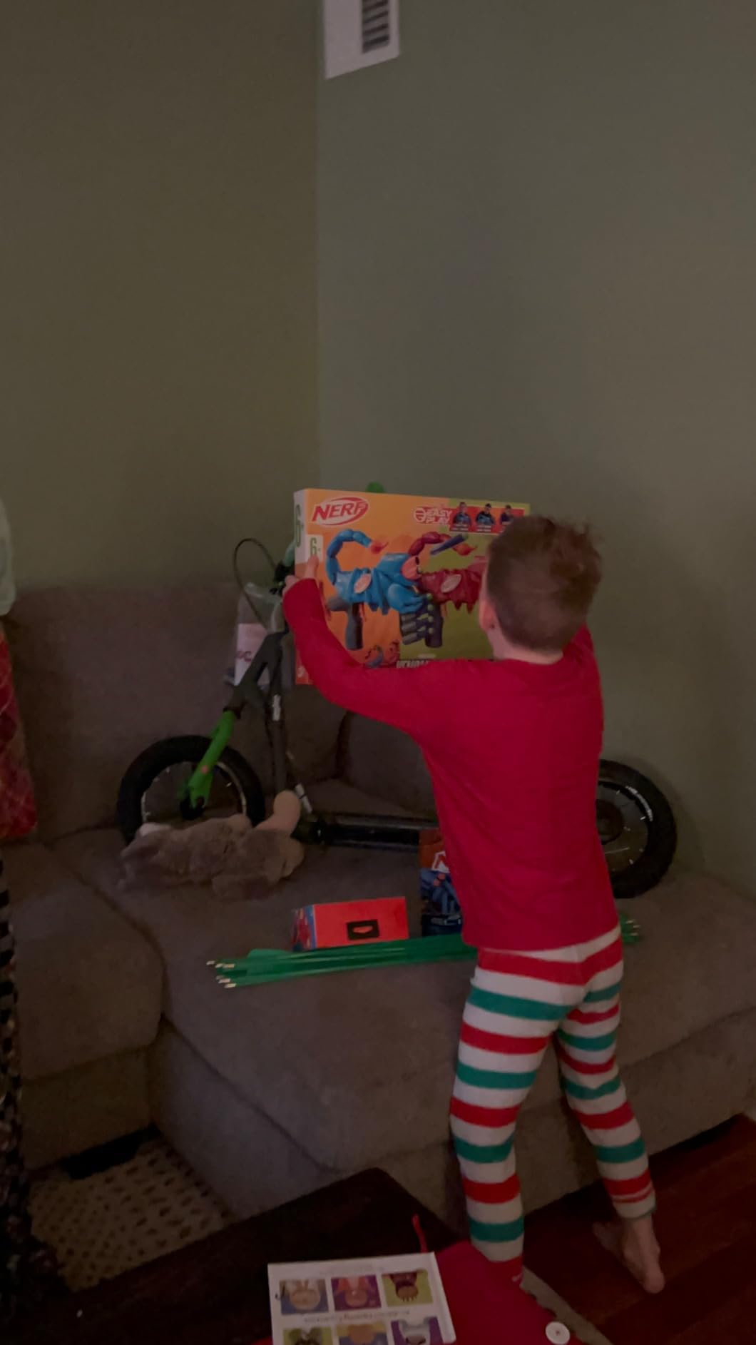 Wild Venompack, Includes 2 Easy Play Nerf Blasters, Scorpion Designs, 20 Nerf Elite Darts, Snake Toys, Ages 6+ (Amazon Exclusive) customer photo 2