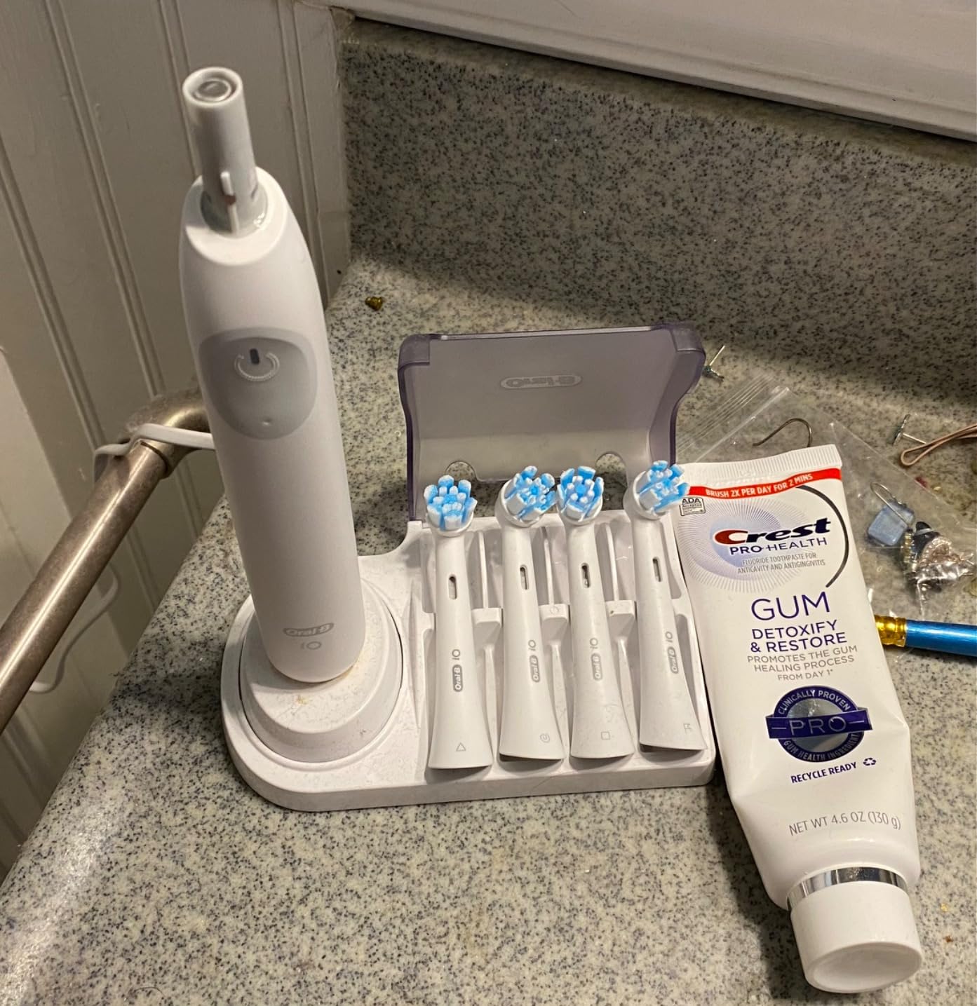 Oral-B Rechargeable Electric Toothbrush, iO2, 3 Cleaning Modes, Pure White customer photo 1