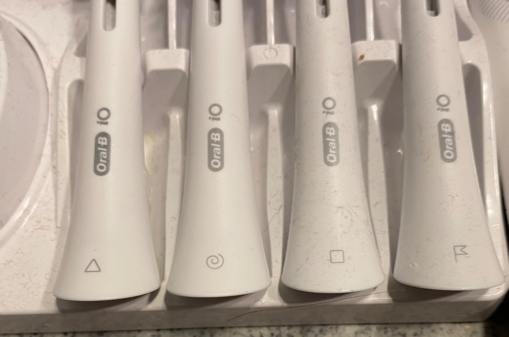 Oral-B Rechargeable Electric Toothbrush, iO2, 3 Cleaning Modes, Pure White customer photo 2