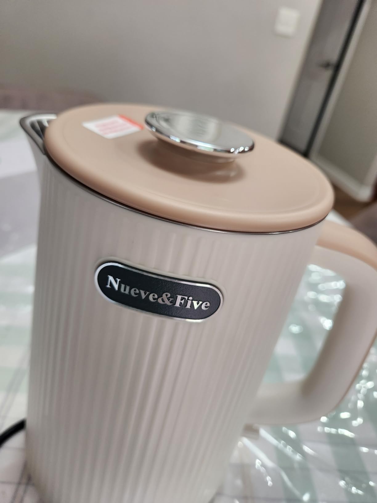 Nueve&Five 1.7L (57oz) Large Electric Kettle Perfect for 7+Cups of Tea and Coffee,2 quarts Double Wall Big Electric Tea Kettle,Auto Shut Off,1200W Hot Water Kettle Electric -Cream White customer photo 2