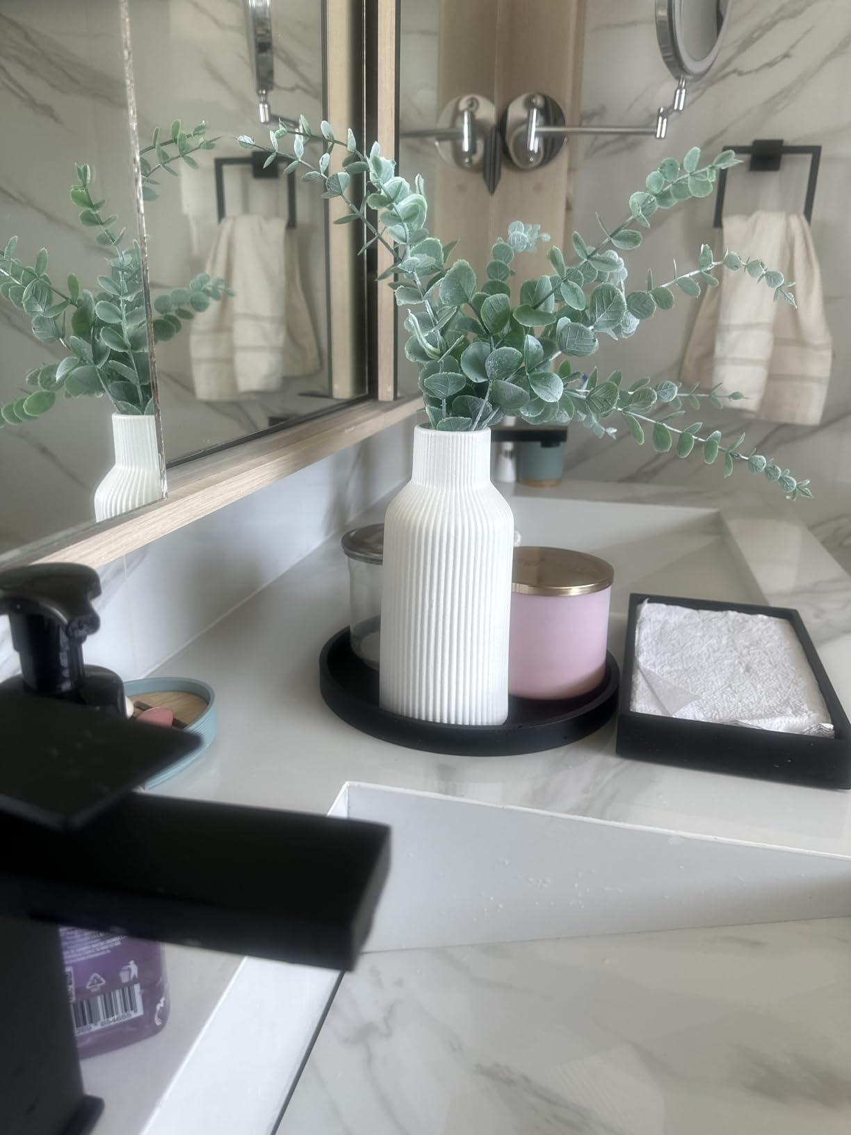 Mfacoy White Ceramic Flower Vase, Minimalist Decor, Modern Home Decorative Vase, Small Pampas Grass Vases For Kitchen, Bedroom, Office, Living Room, Bathroom, Shelf Centerpiece Table Decorations (8 in) customer photo 2
