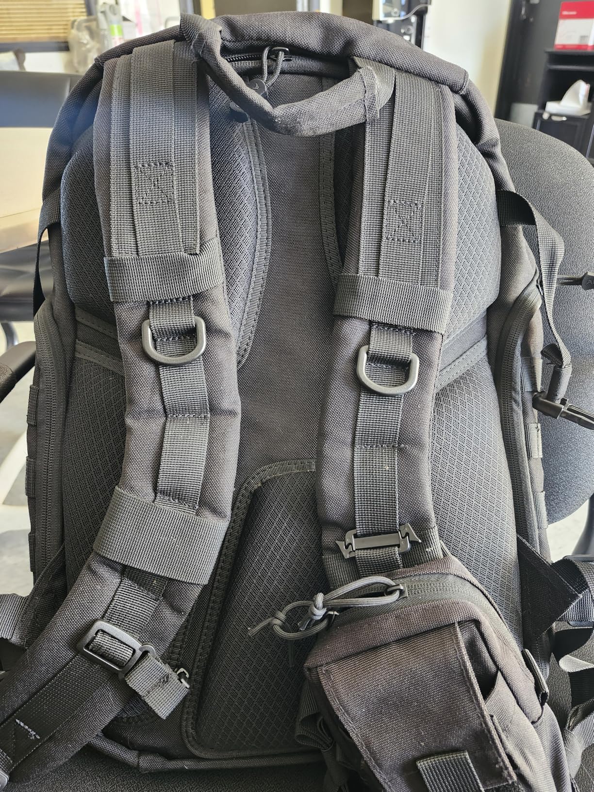 AMHEH 32L 1050D Urban Tactical Backpack, 17 Inch Laptop Suspended Compartment, Everyday Carry, Heavy Duty Commuting, Travel, Black customer photo 2