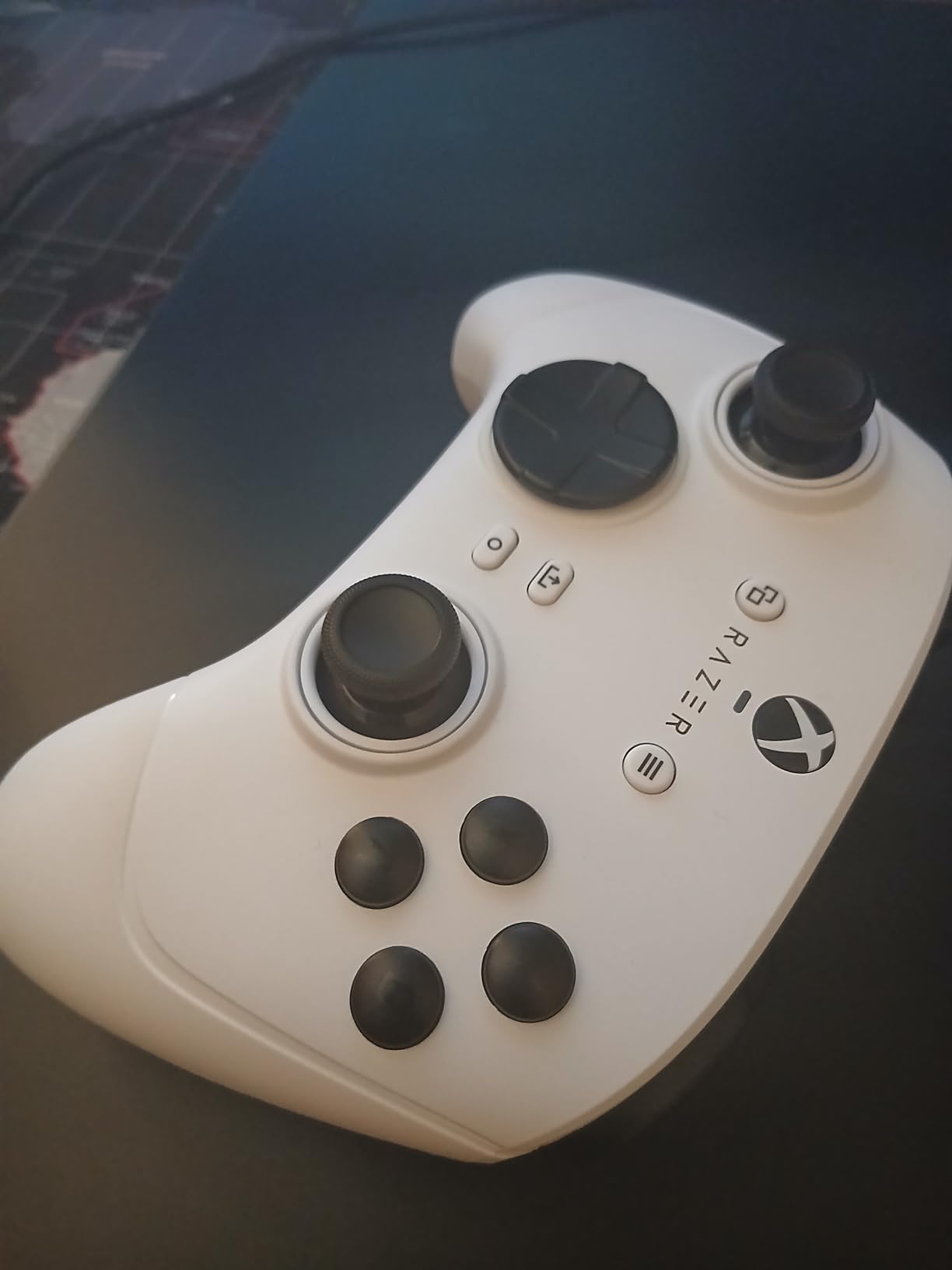 Razer Wolverine V3 Tournament Edition Wired Gaming Controller: Licensed for Xbox Series X|S, Xbox One, Windows PC - 6 Remappable Buttons - Fast Triggers - USB-C Cable - Wired Tournament Mode - Black customer photo 1