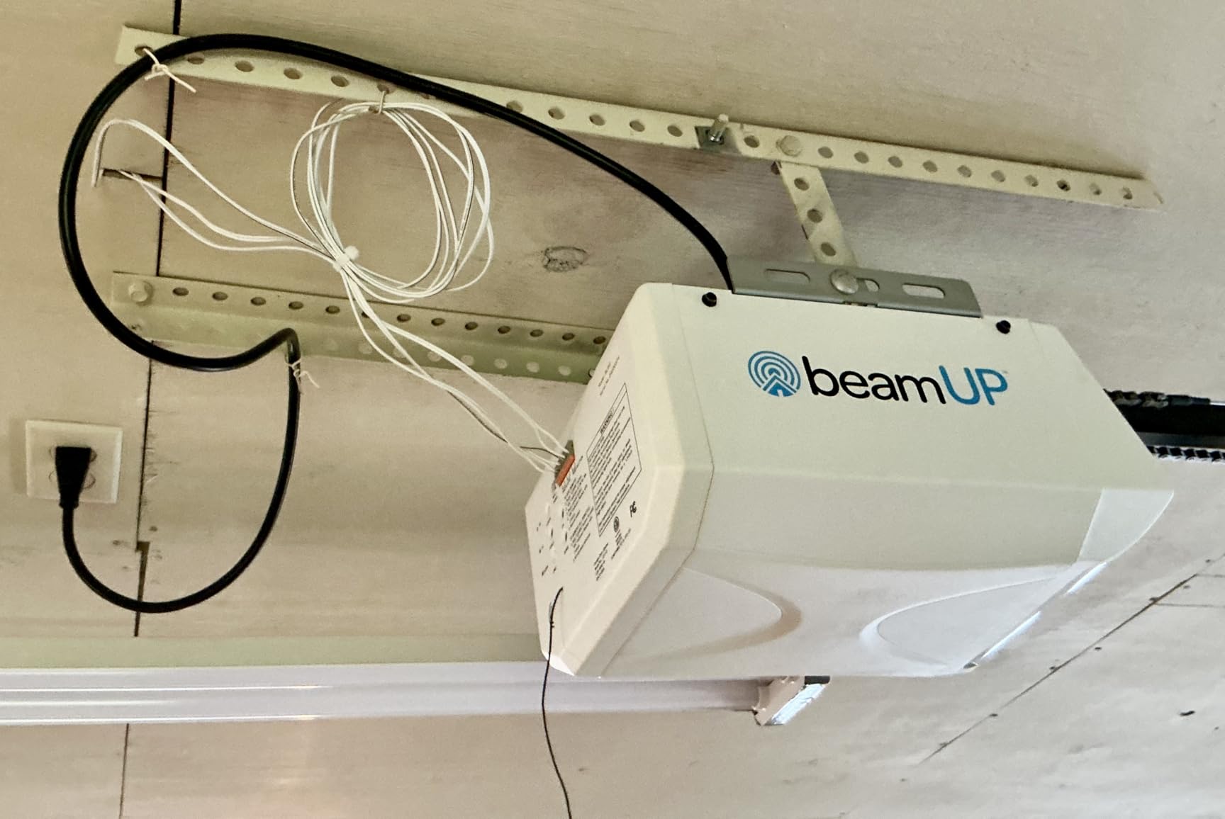 Pacer BU50 Overhead Garage Door Opener with Heavy-Duty Chain Drive for Single or Double Doors, Wall Mount, and Remote Garage Opener Included, Quick and Easy Installation, White customer photo 2