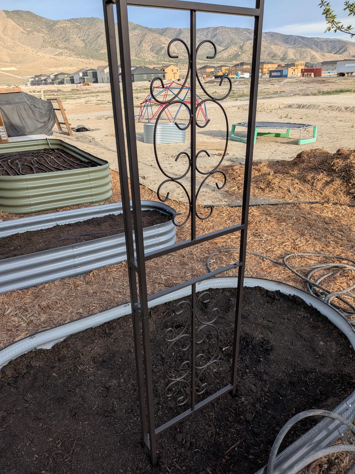 Plow & Hearth Arch Metal Outdoor Garden Arbor Montebello Gunmetal 7 Feet Tall, Steel Iron Trellis Lattice for Climbing Plants & Heavy Vines Wedding Arch Outdoor Patio Décor customer photo 2