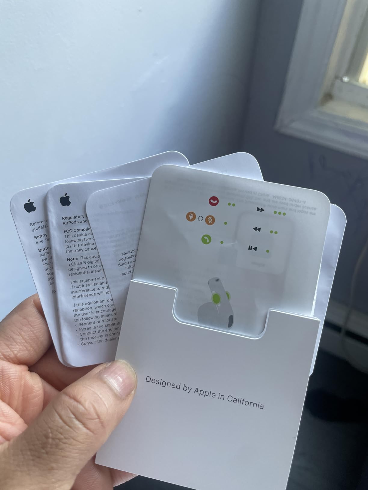 Apple Airpods 4 (Renewed) customer photo 2