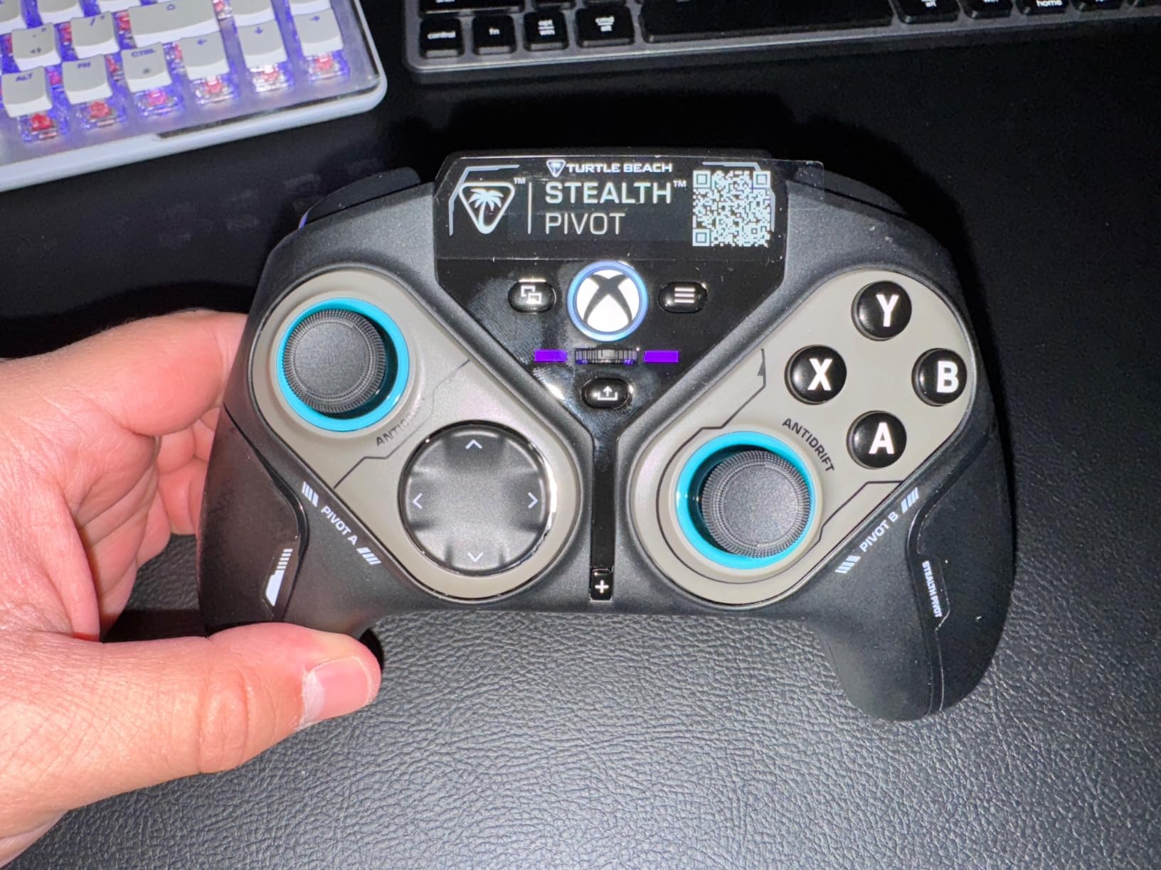 Turtle Beach Stealth Pivot Wireless Smart Game Controller Officially Licensed for Windows PC - Rotating Modules, Display Dashboard, Hall-Effect Sticks, Remappable Buttons, Bluetooth, 20-Hour Battery customer photo 1