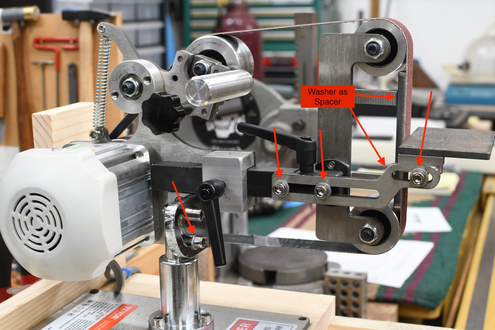 VEVOR Belt Grinder Sander, 30 x 1-Inch Variable Speed Belt Polisher with VFD, 550W Polishing Grinding Machine with 2 Grinding Moulds & 3PCS Sanding Belts for Metalworking, Knife Making customer photo 2