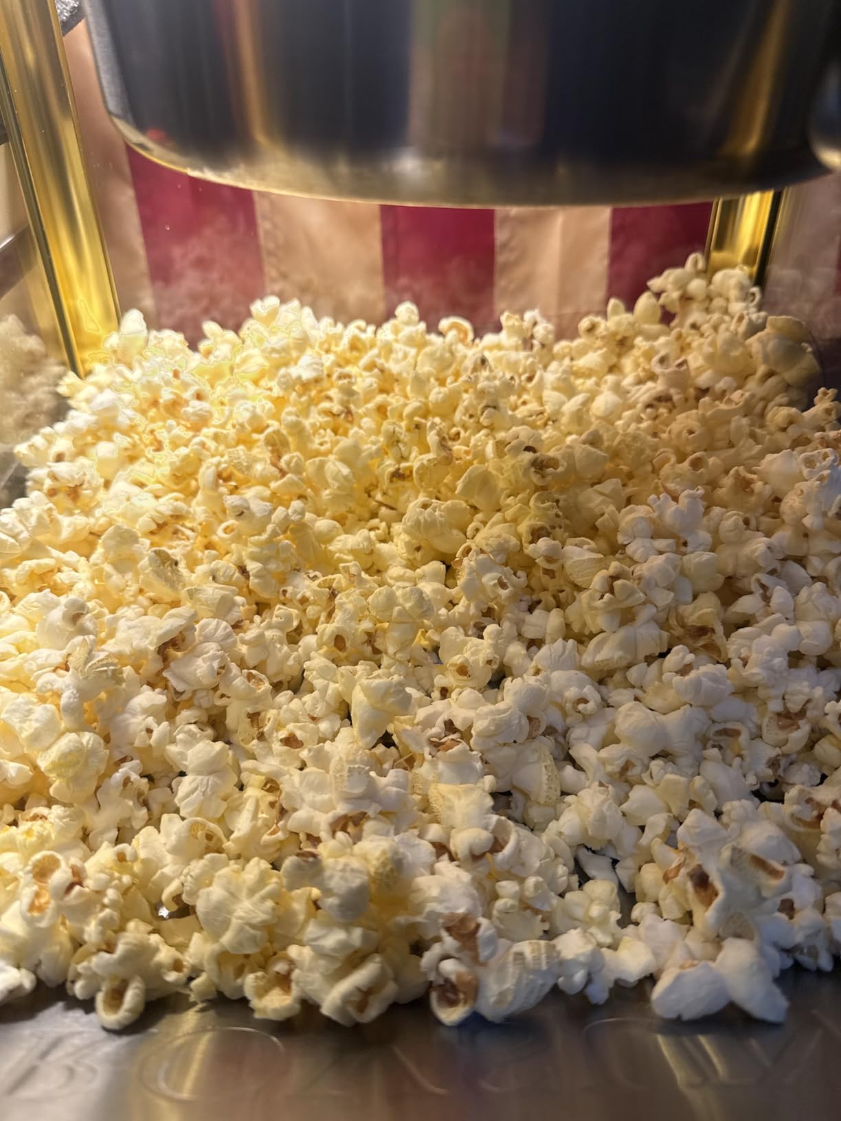 ROVSUN Commercial Popcorn Machine with 10 Ounce Kettle Makes Up to 4 Gallons, Theater Style Popper Countertop Popcorn Maker w/Stainless Steel Scoop, Oil Spoon & 3 Popcorn Cups, ETL Certified, Black customer photo 1