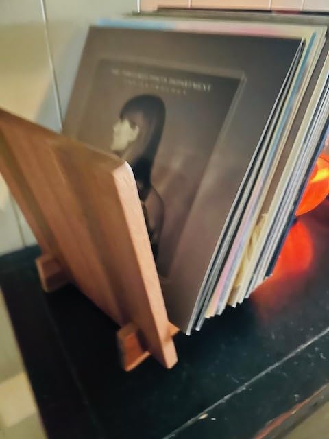 Honygebia Wooden Vinyl Record Holder - Wood Record Album Holder, V-Shaped Vinyl Record Storage Racks, Album Holders for Vinyl Records, Shelf for Storing Collection of 40 Premium LPs (Solid Sapele) customer photo 1