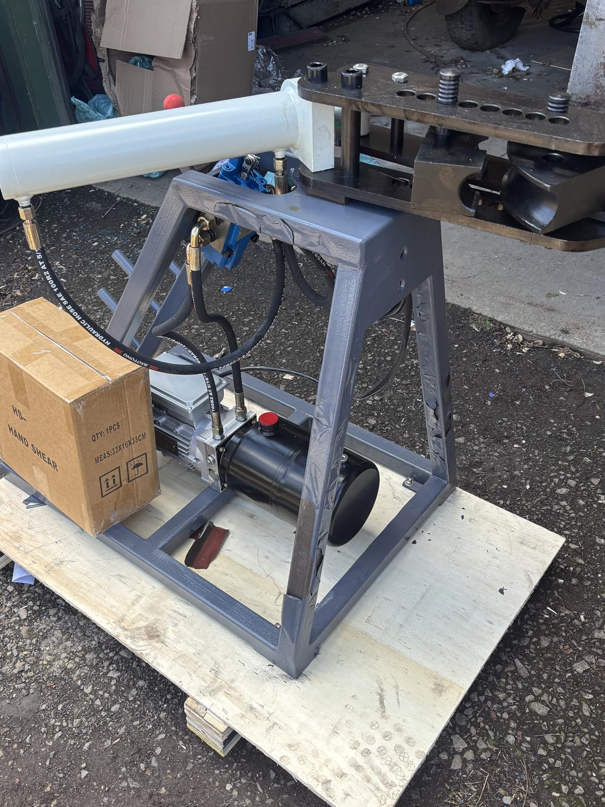 Electric Tube Bending Machine, 750W Electric Tubing Bender with 6L Hydraulic Cylinder, Movable Pipe Bender Machine with 3 Dies & 180 Degree Max Bending Angle, Suitable for 1