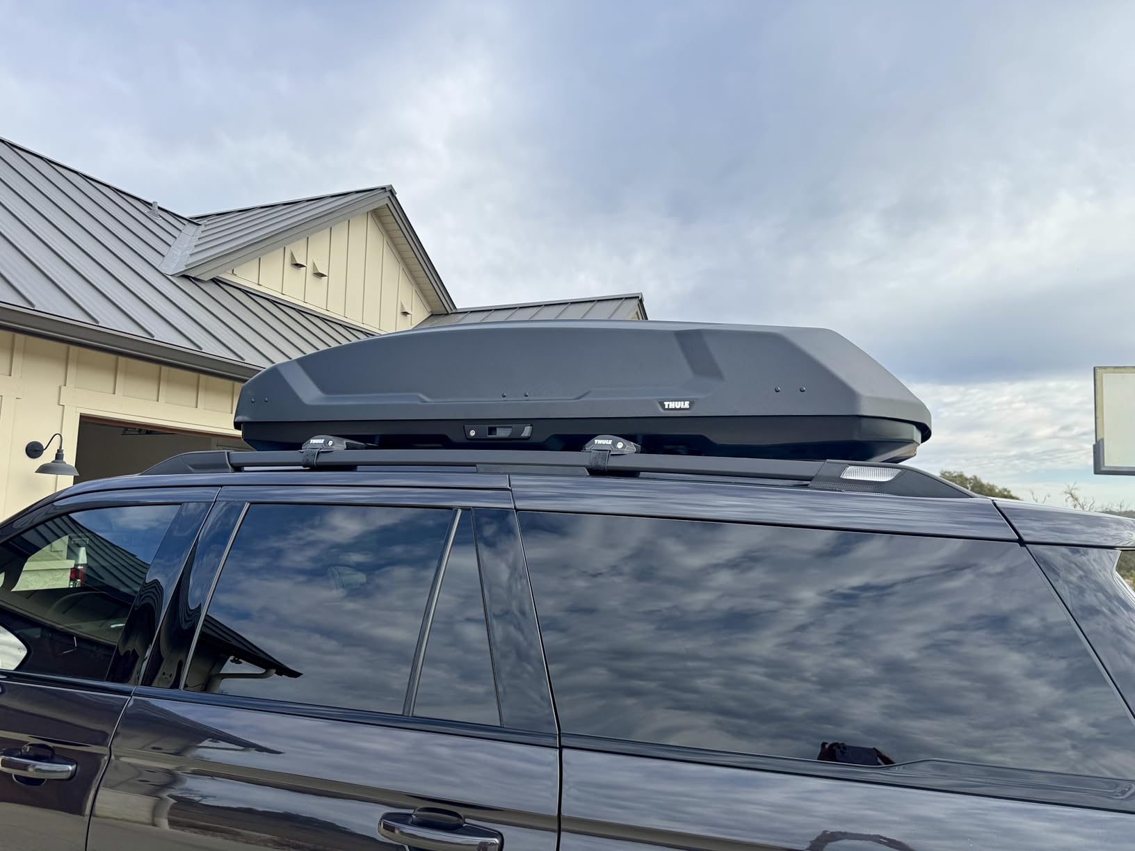 Thule Force 3 L US Rooftop Cargo Box customer photo 1