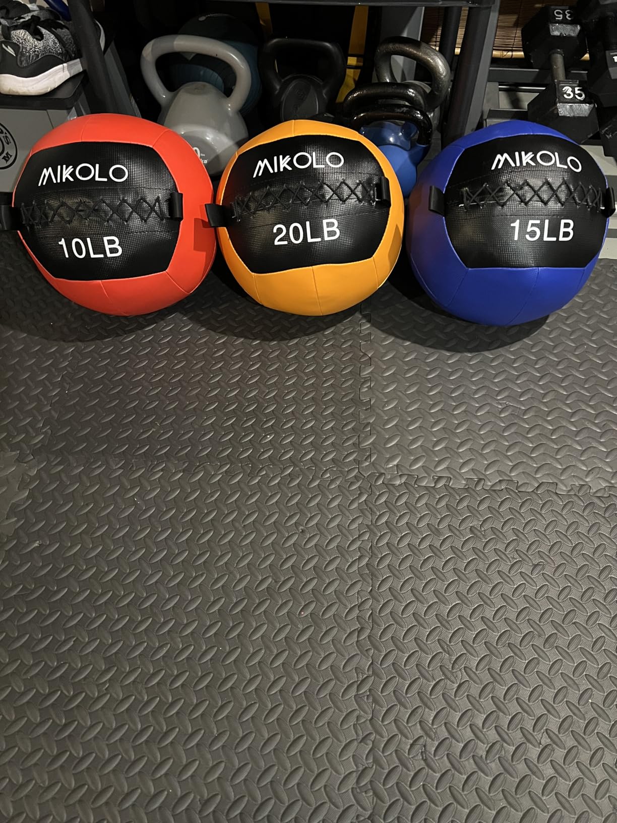 Mikolo Medicine Ball, Wall Ball, Soft Medicine Ball Set, Slam Ball for Core Training, Strength Workouts -Multi-Weight 10lbs 20lbs Exercise Balls for Home Gym, Functional Fitness (10/15/20/25LB) customer photo 1