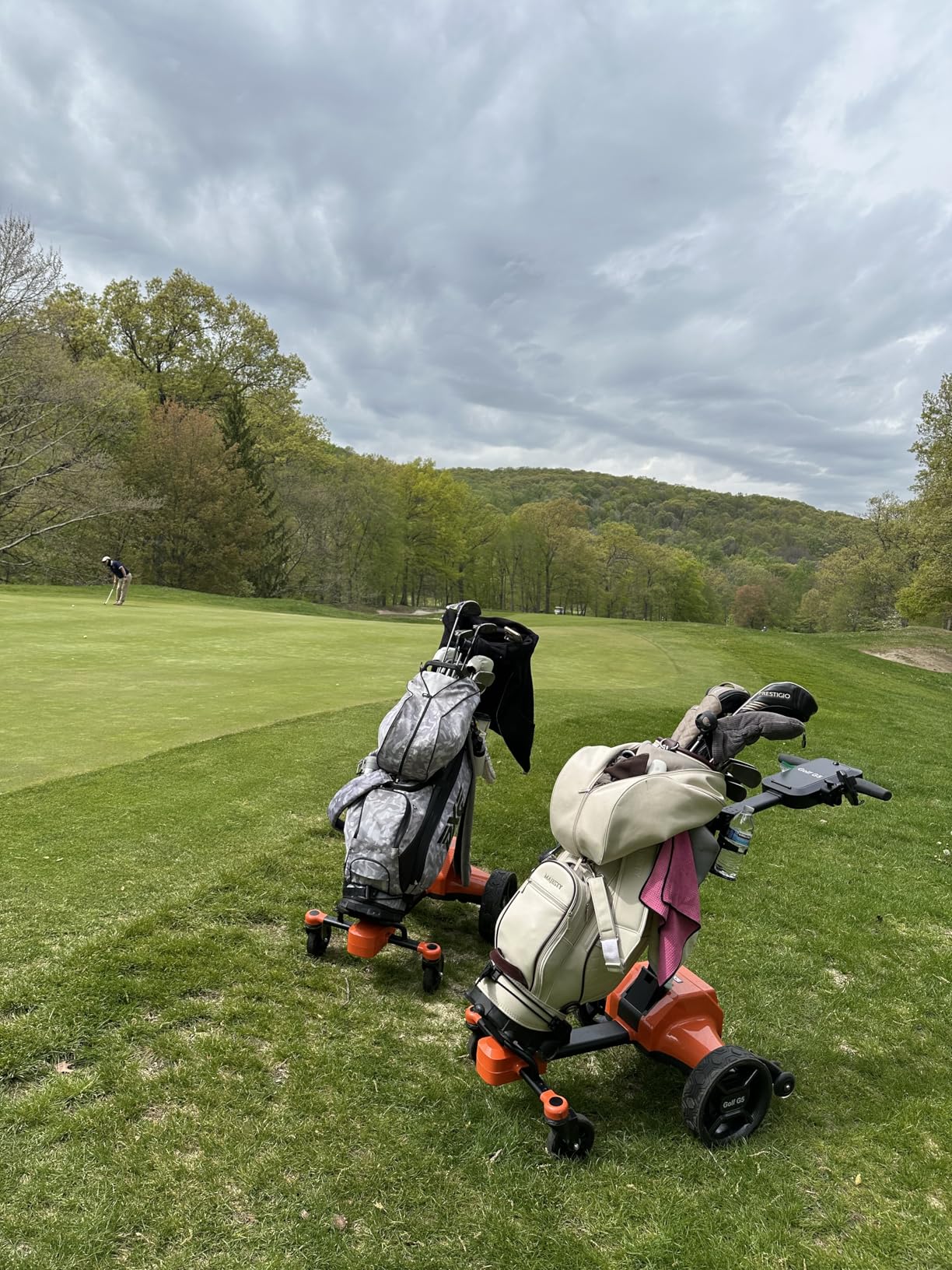 tianhong G5 Electric Golf Cart, Electric Golf Push Cart Auto-Follow You, 45 Hole Battery, All-Terrain Anti-Tipping, Remote/APP/Manual Control, Foldable (Black+Orange) customer photo 2