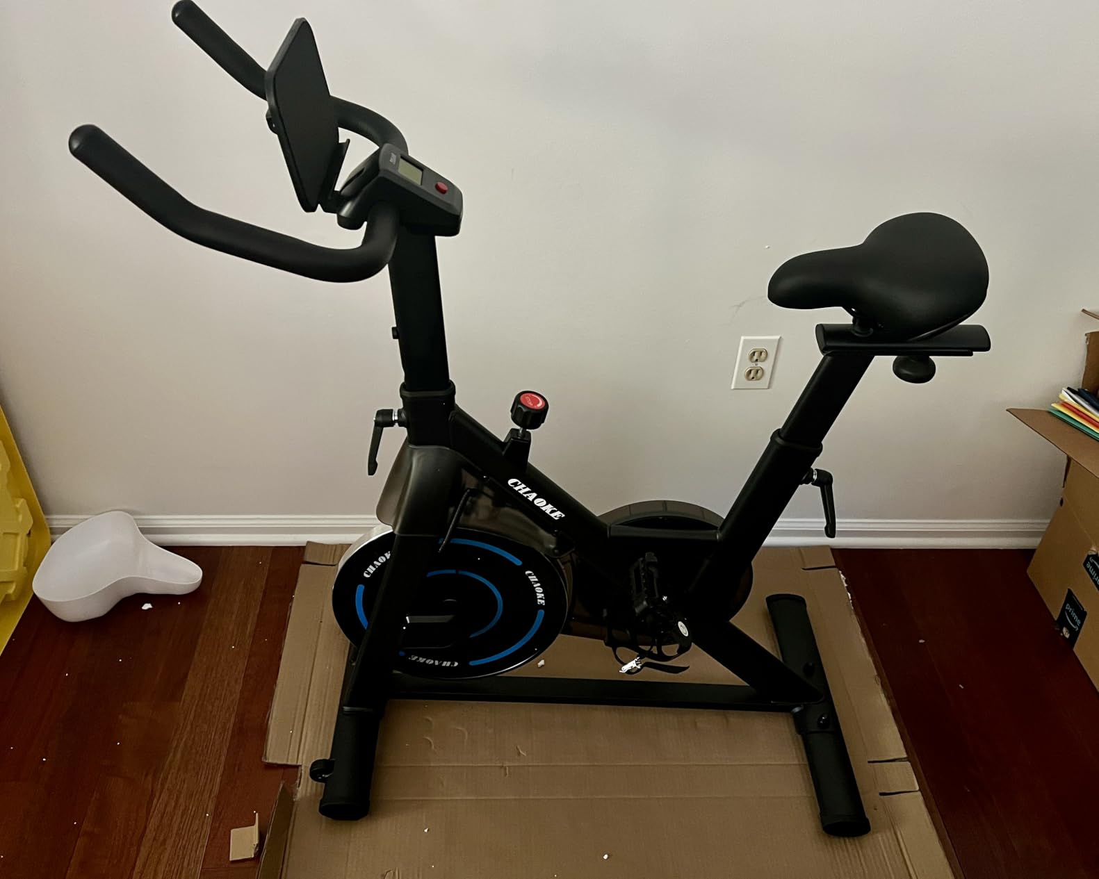 CHAOKE Quiet Adjustable Magnetic Resistance Stationary Bike for Home Cardio with App Compatible, 350LB Weight Capacity Indoor Cycling Bike customer photo 1