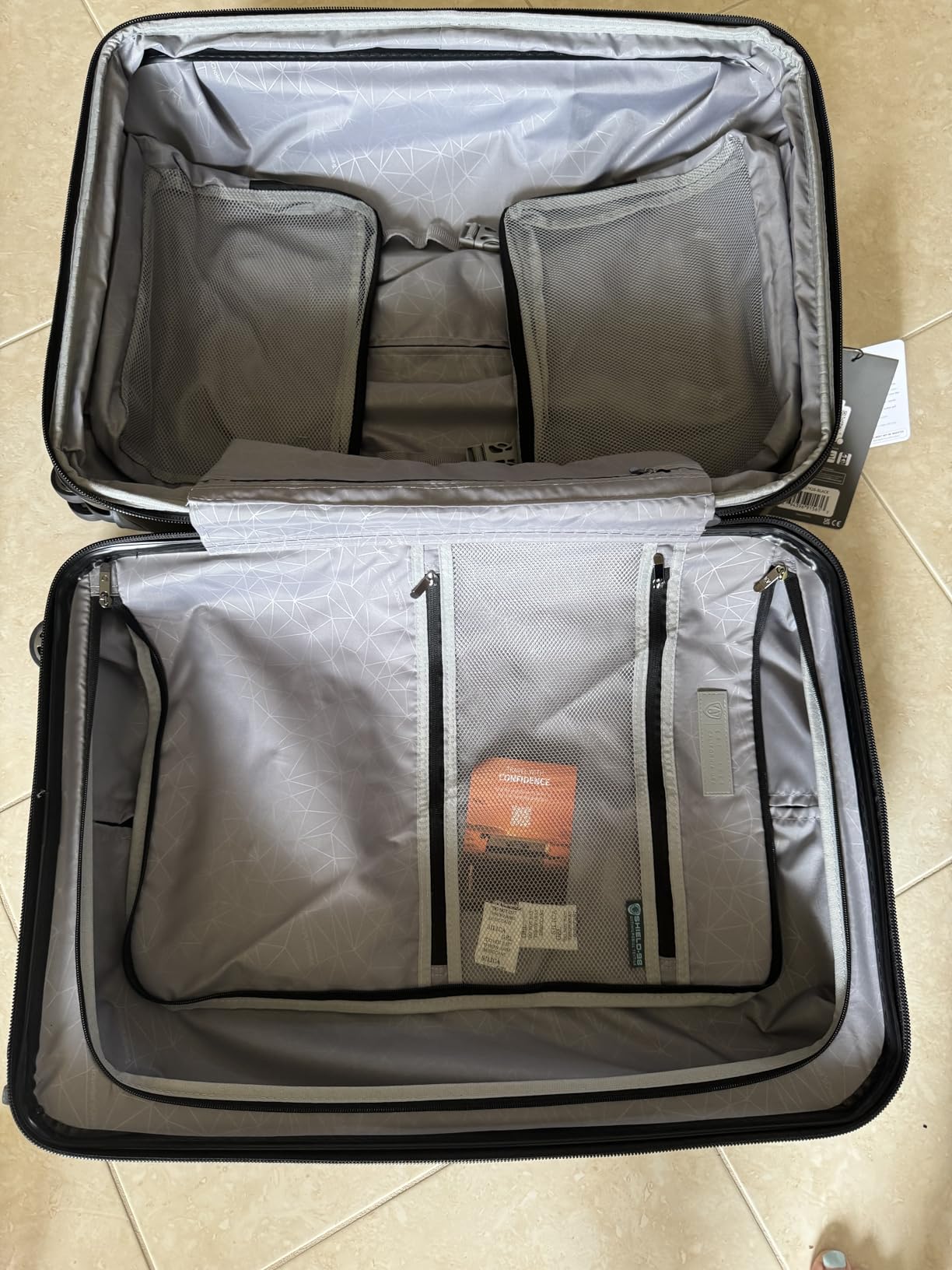 Pagosa Hardshell Expandable Luggage with Spinner Wheels, Green, 2-Piece Set (22/27) customer photo 2