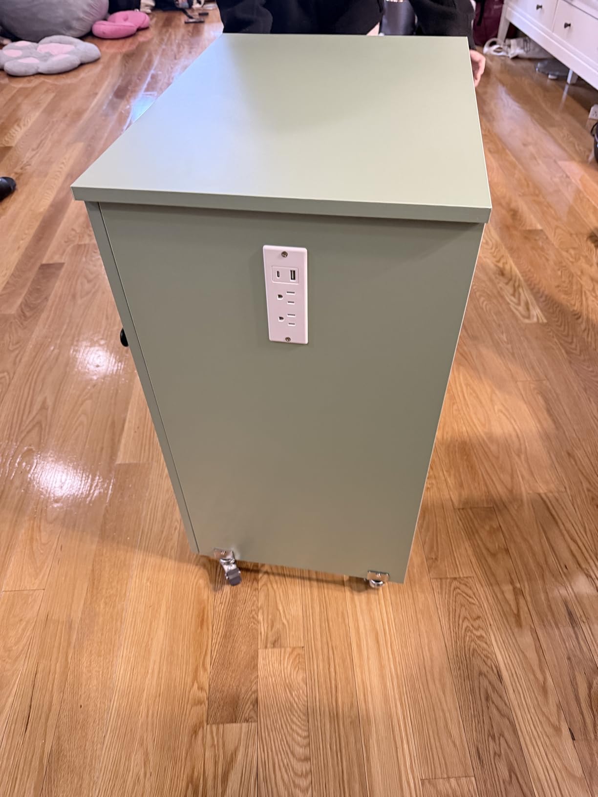 Giantex Folding Sewing Table with Charging Station, Rolling Craft Table with Storage Trays & Shelf, Foldable Sewing Machine Cabinet Desk with Lockable Wheels for Small Spaces (White & Natural) customer photo 1