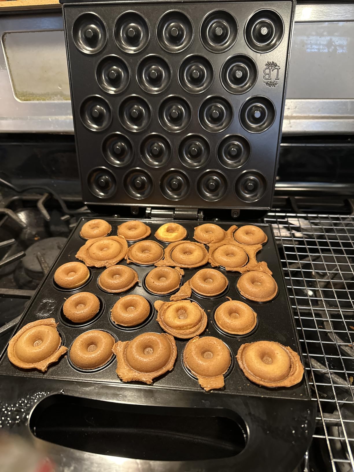 23 Mini Donut Maker Machine - Electric Donut Maker, Non-Stick, Fast Heating, Easy to Use for Home and Restaurants, Perfect for Breakfast, Snacks, Kids Parties, Gift Idea - Makes 23 Doughnuts at Once customer photo 1