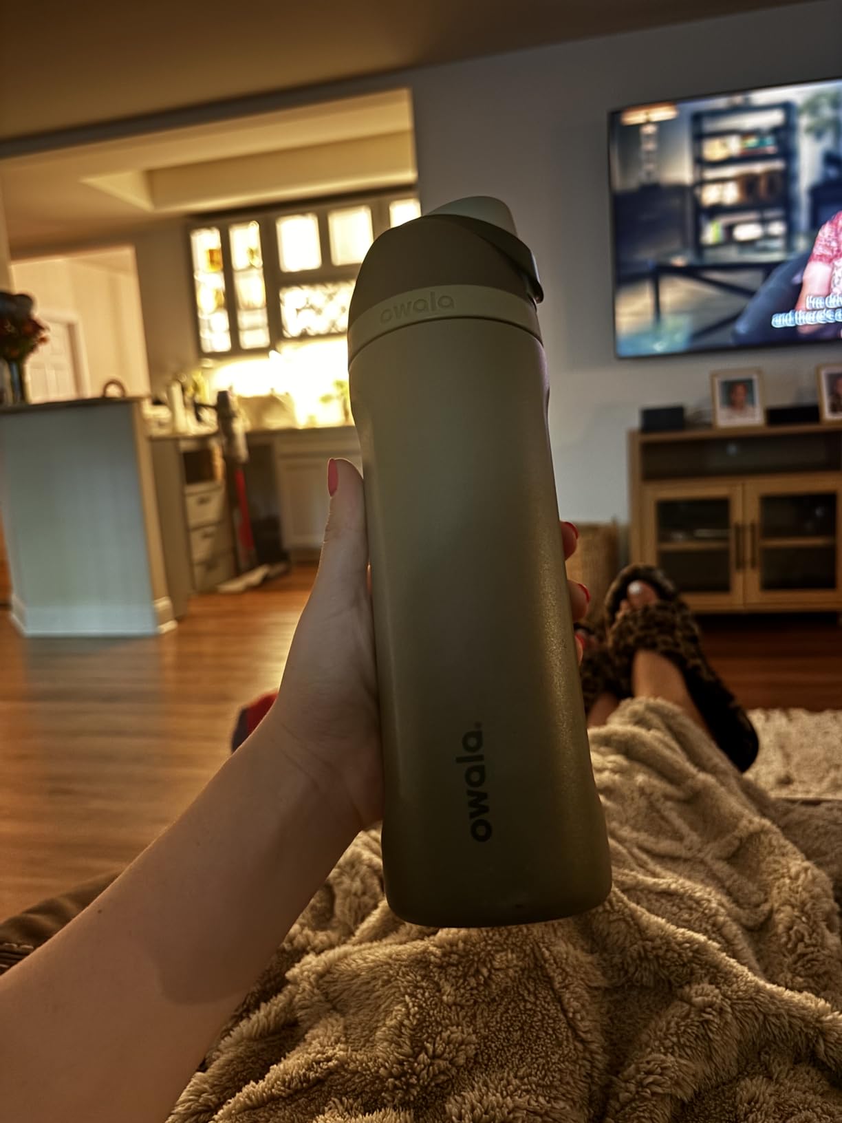 Owala FreeSip Insulated Stainless Steel Water Bottle with Straw, BPA-Free, 24 Oz, Off Road customer photo 1