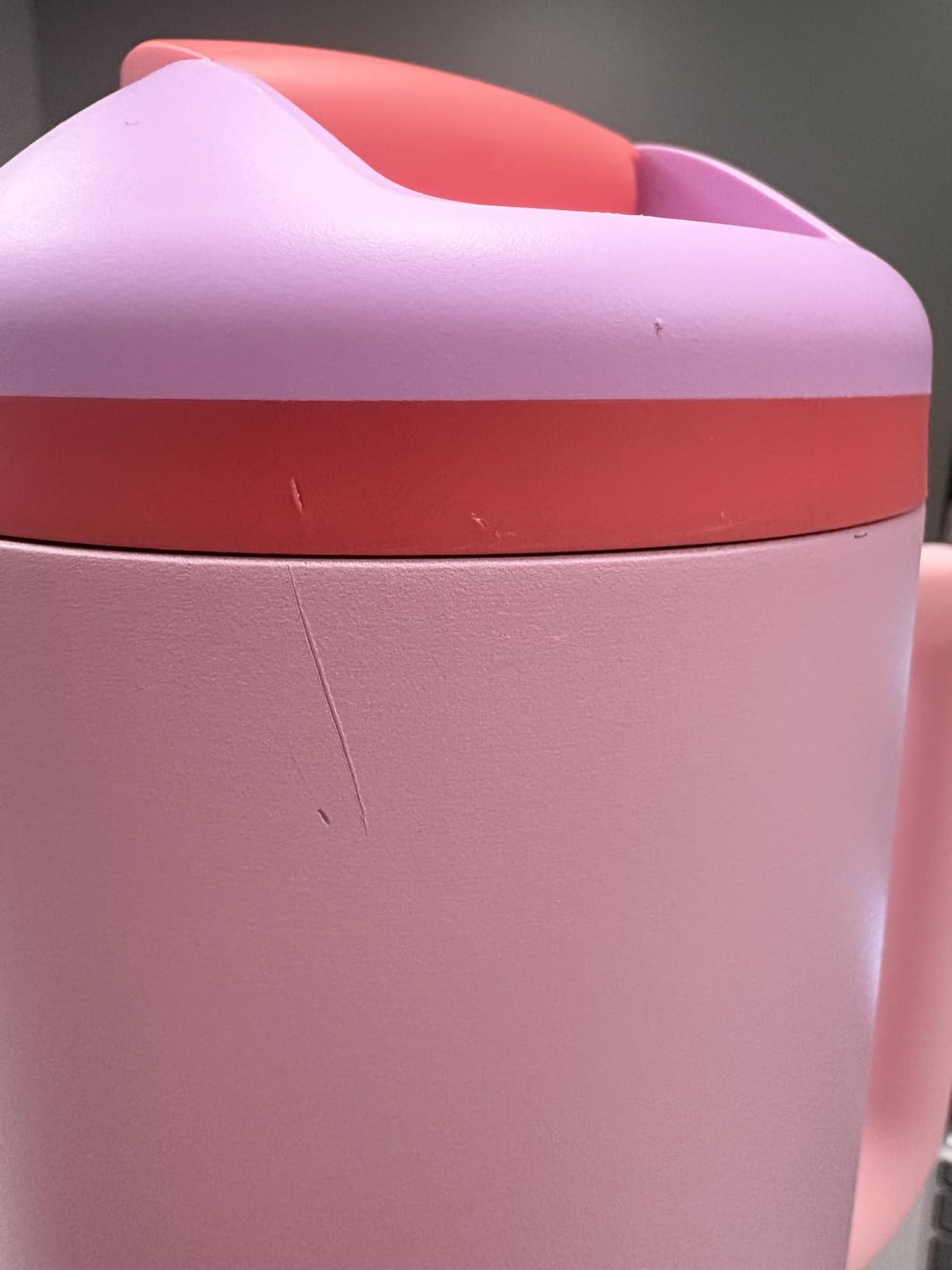 Owala FreeSip Tumbler Insulated Stainless Steel Water Bottle with Built-in Straw and Side Handle 40oz | BPA Free | Leak Proof | Angel Food Cake customer photo 1