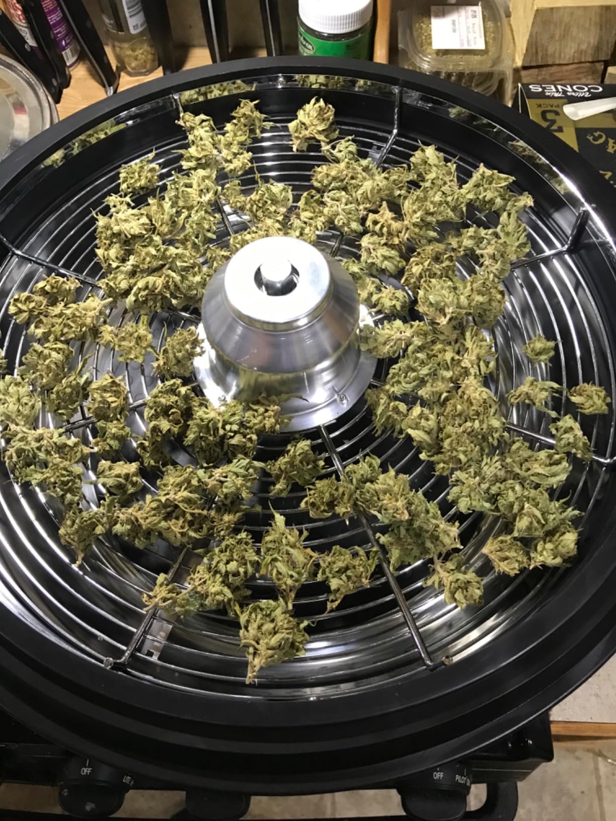 VEVOR Manual Bud Leaf Trimmer, 16 in Reaper Bowl Bud Trimmer with Stainless Steel Blades, Visual Cutting, Wet & Dry Hydroponic Cutting Machine with Tray, Twisted Spin Cut for Plant Buds Flowers customer photo 1