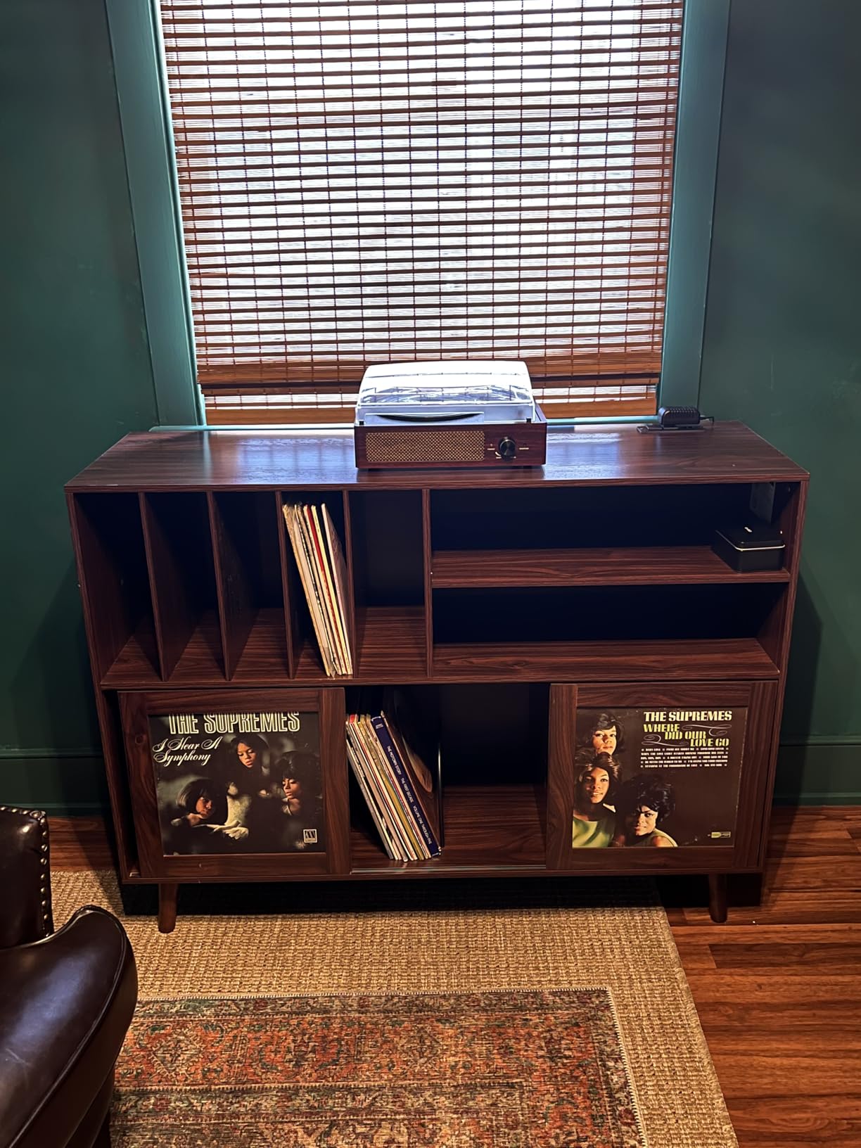 XL Record Player Stand with Sliding Doors, 500+ Vinyl Record Storage Cabinet with Charging Station & USB Ports, Mid Century Modern Record Player Table, Turntable Stand with Wood Legs for Living Room customer photo 1