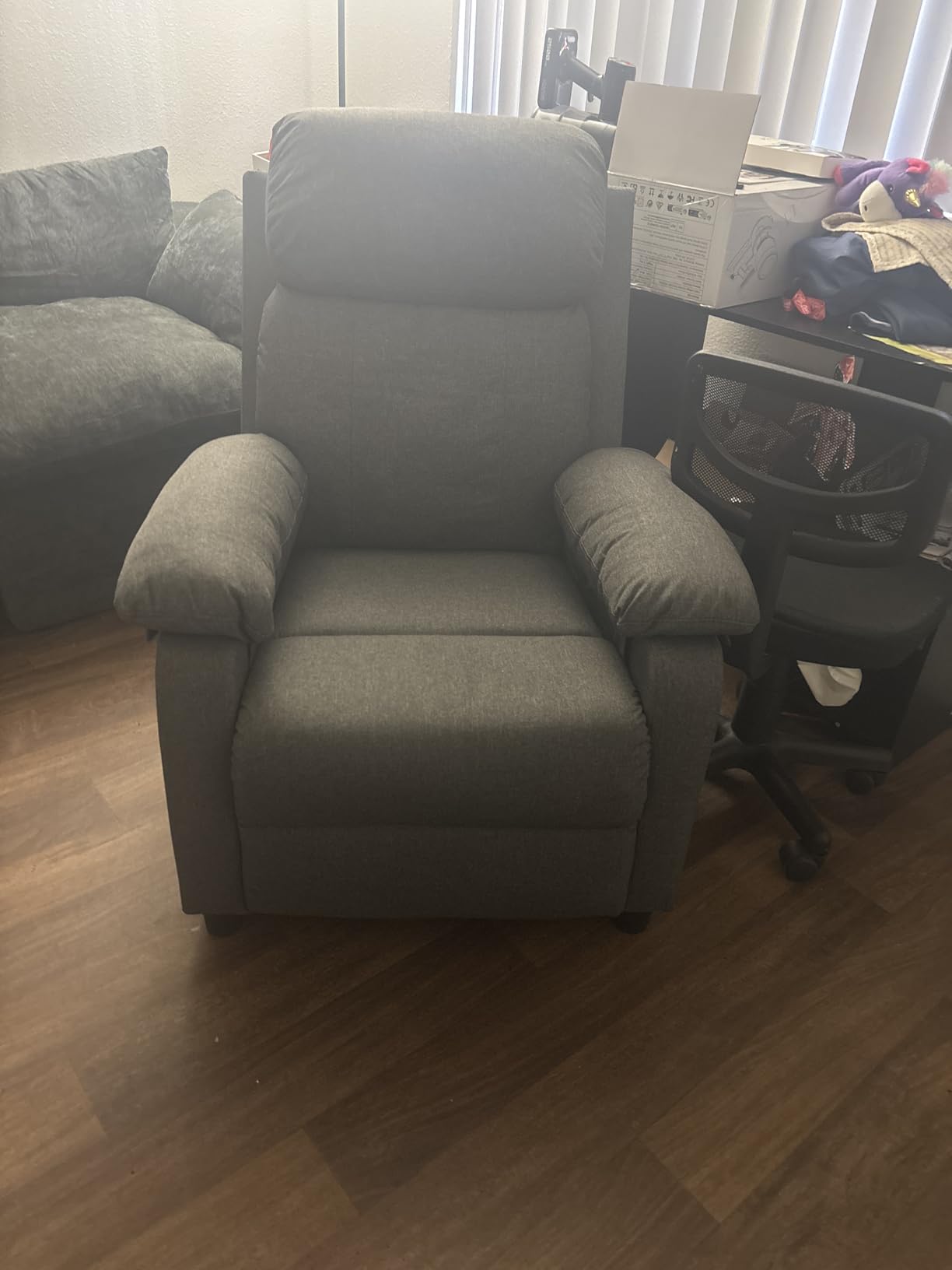 Korser Recliner Chair, Living Room Chairs for Adults, Padded Deep Seat Reading Chair with Side Pockets, Small Recliners for Small Spaces, Lounge Chair for Living Room, Bedroom, and RV (Linen) customer photo 1
