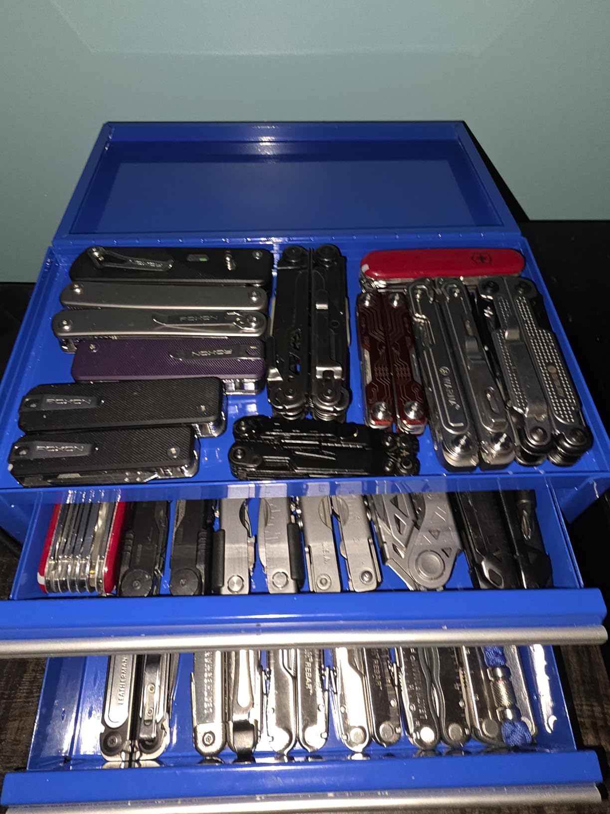LEATHERMAN, Wave Alpha - 16-in-1 Multi-Tool with MagnaCut Blade, G10 Handles & Full-Size Scissors, Obsidian customer photo 1