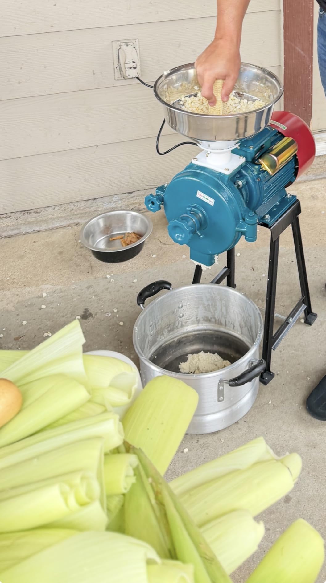 3000W Electric Grain Mill Grinder, Commercial Corn & Spice Grinder with Adjustable Thickness, Heavy Duty Dry Feed Flour Mill for Wheat, Rice, Herbs, and Pepper - 110V, Dry Use customer photo 1