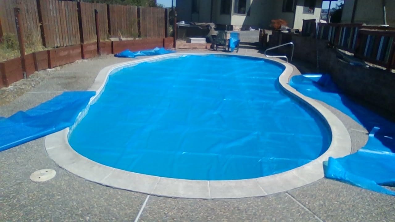 Goplus Solar Pool Cover, 12 x 24 FT Solar Blanket 12 Mil with Carrying Bag for In-Ground and Above-Ground Swimming Pools, Rectangle Hot Tub SPA Thermal Blanket, Blue Bubble customer photo 1