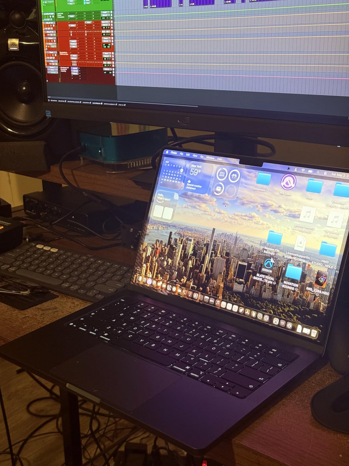 2025 MacBook Pro Laptop with Apple M5 chip with 10-core CPU and 10-core GPU: Built for AI, 14.2-inch Liquid Retina XDR Display, 24GB Unified Memory, 1TB SSD Storage; Space Black customer photo 1