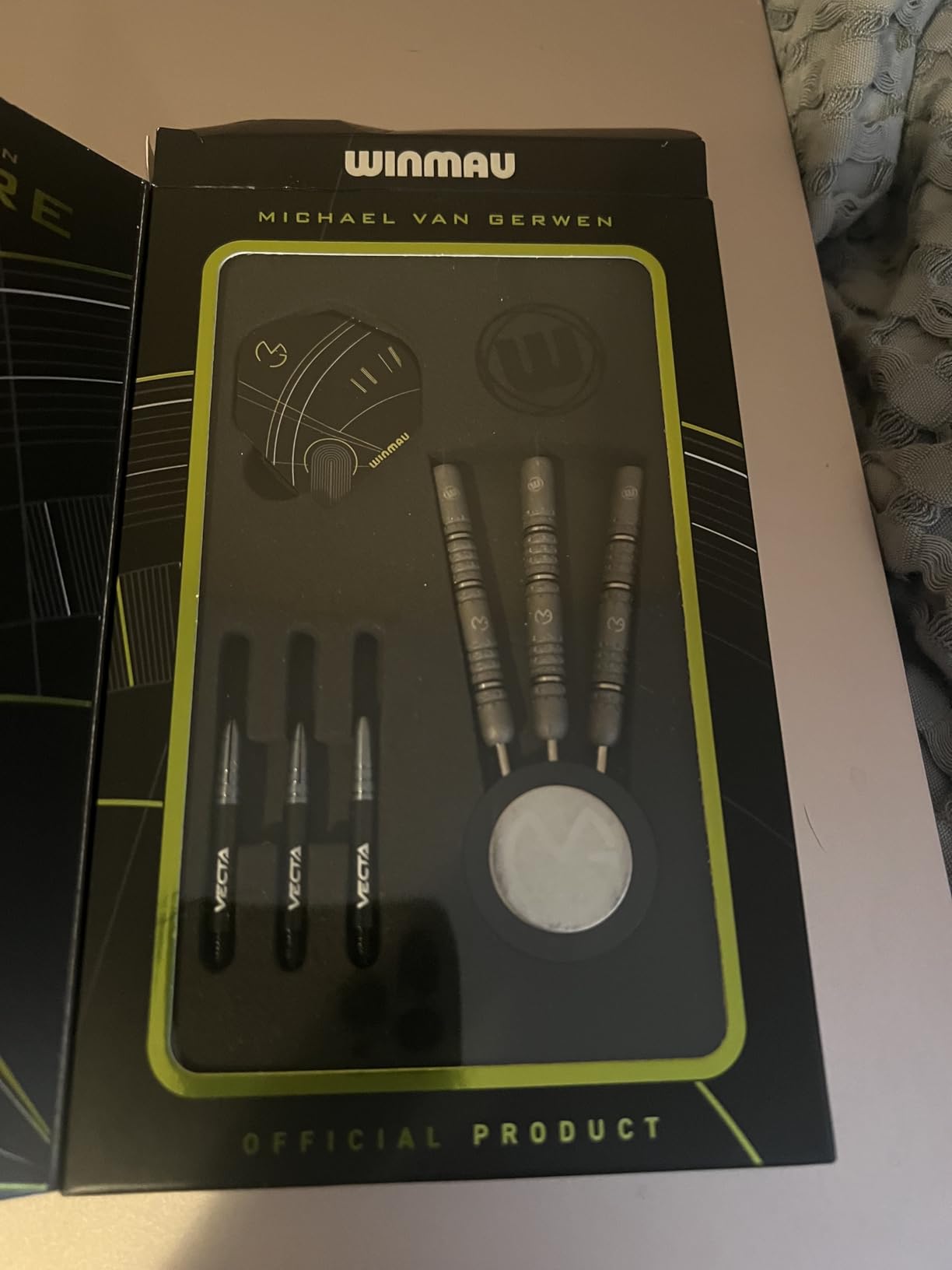 Winmau - Michael Van Gerwen MvG Signature Edition - 90% Tungsten - Professional Darts Set with Dart Flights and Stems (Shafts) - Available in Soft Tip 18g and Steel Tip 22g, 23g & 24g customer photo 1
