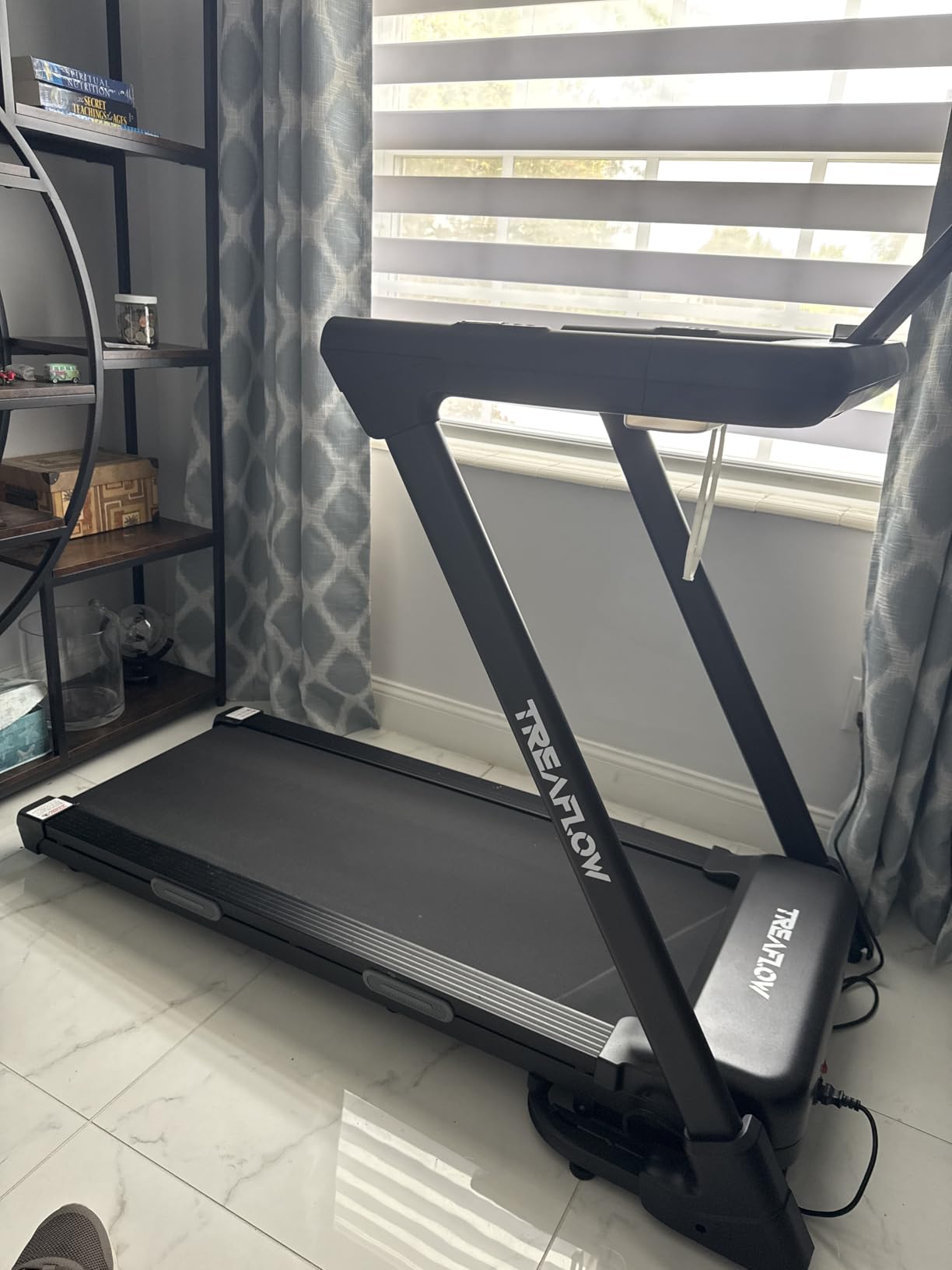 TREAFLOW Treadmill with 0-25% Auto Incline, 3.5 HP Folding for Home Running, 10.0 MPH Max Speed, 300 lbs Weight Capacity, Bluetooth Speaker. customer photo 2