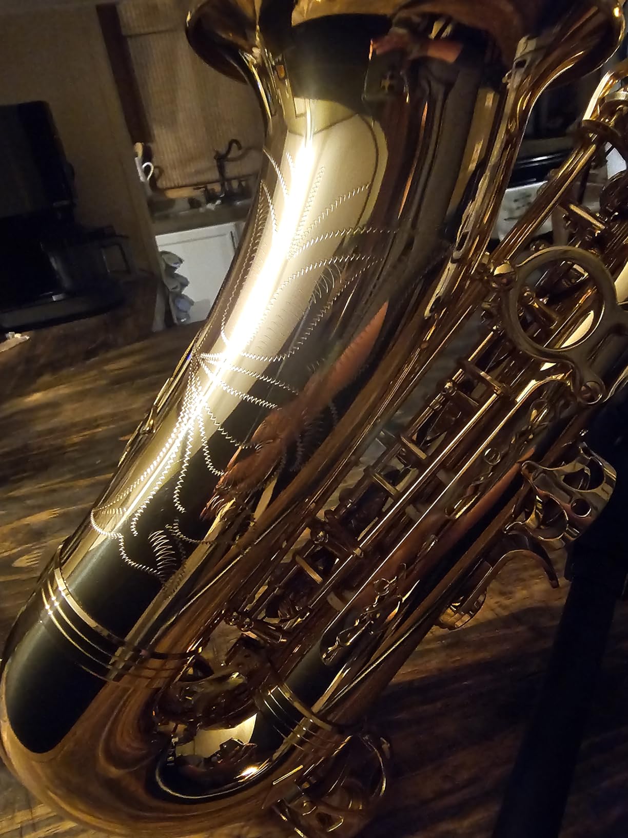 STRICH Bb Tenor Saxophone Brass Student Beginner Tenor Sax Kit with Hard Case Stand Neck Strap Mouthpiece and Reeds for School Band Home Practice, SSA-21G, Gold customer photo 2