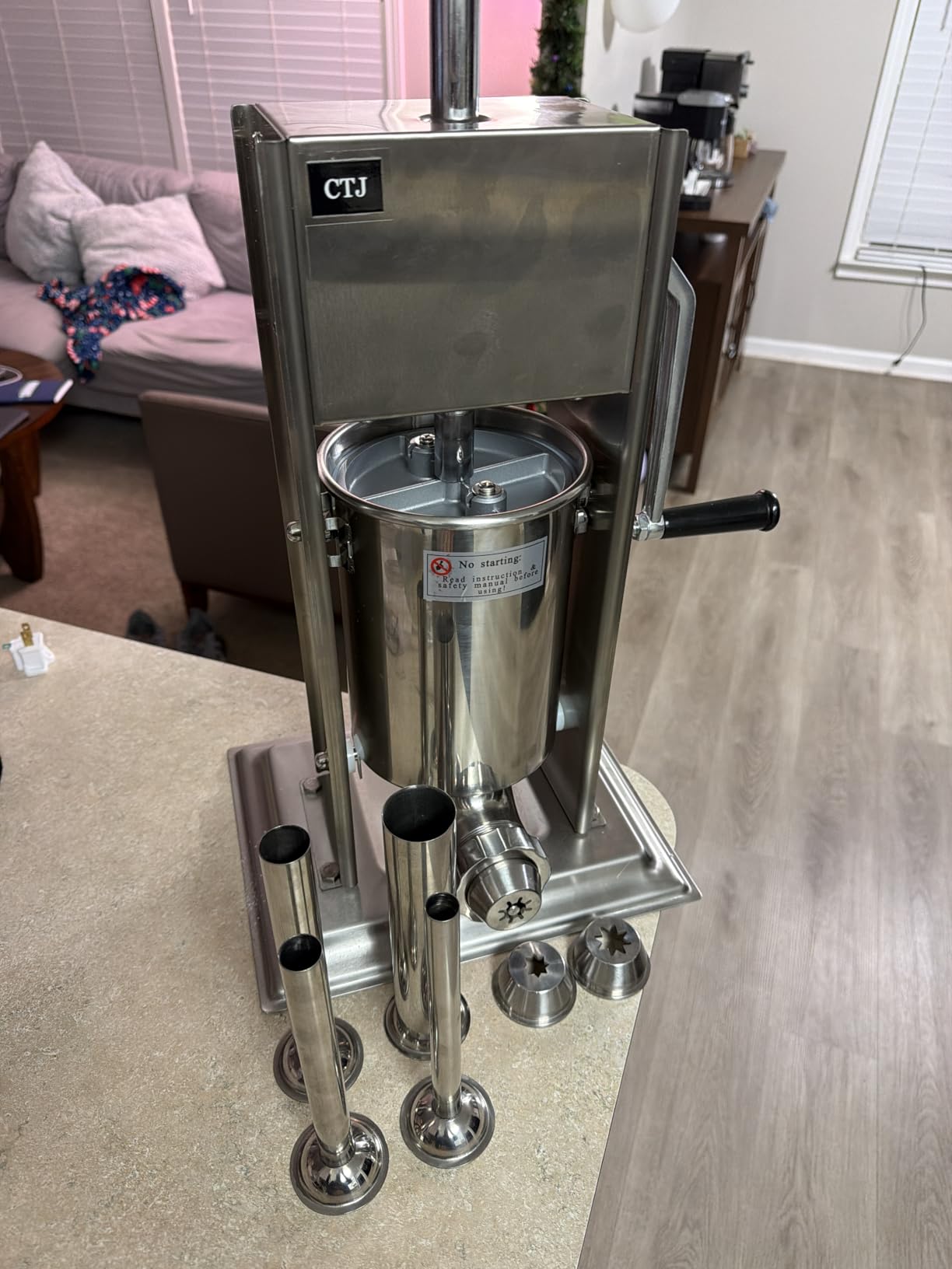 CTJ Sausage Stuffer 7Lb/3L Manual Sausage Makers Two Speed 304 Stainless Steel Vertical Sausage Stuffers Machine with 4 Filling Tubes & Nozzle - Churro Maker for Home & Commercial Use customer photo 1