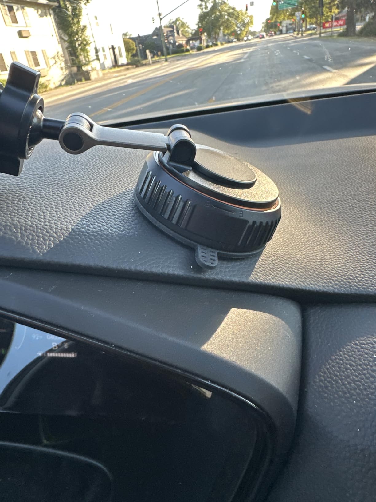 Miracase for MagSafe Car Mount[3600gf Strong Magnet & 89+LBS Suction Base]Vacuum Magnetic Phone Holders for Your Car, 360° Adjustable Dashboard & Windshield Mount with Dash Accents for All Smartphones customer photo 2